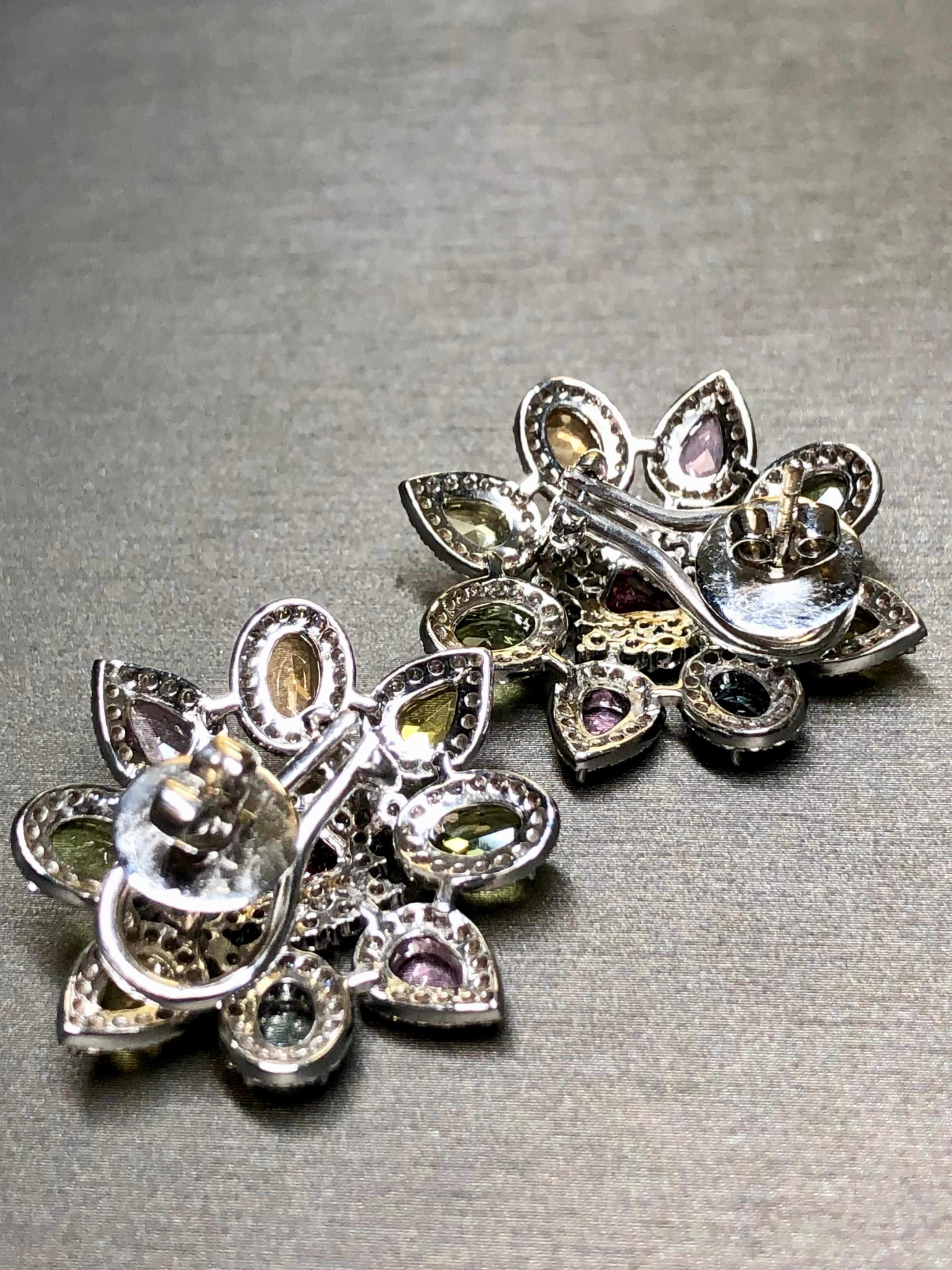 Nachlass 18K Multicolored Fancy Saphir Diamant Omega Back Huggie Ohrringe 11cttw im Zustand „Gut“ im Angebot in Winter Springs, FL