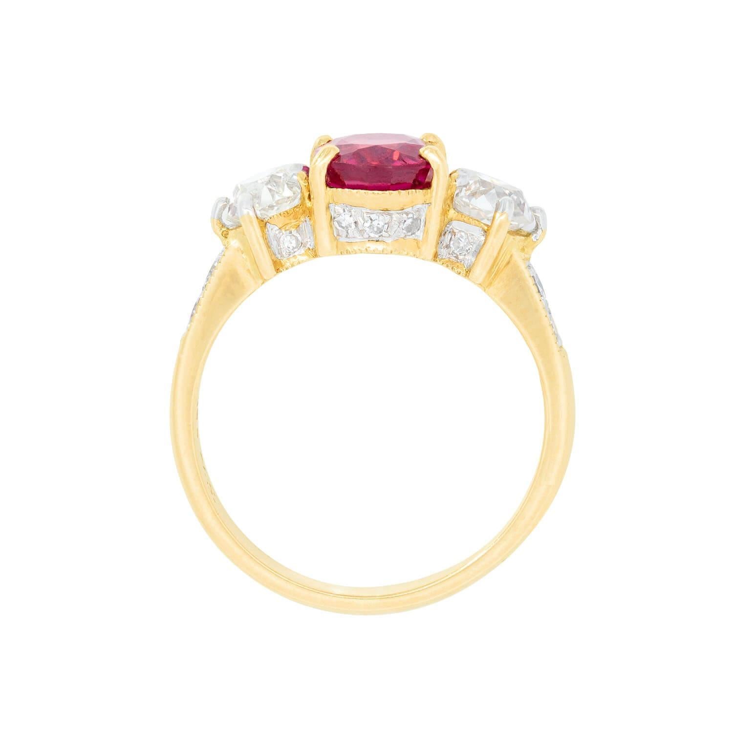 Oval Cut Estate 18k Natural Spinel and Diamond Ring For Sale