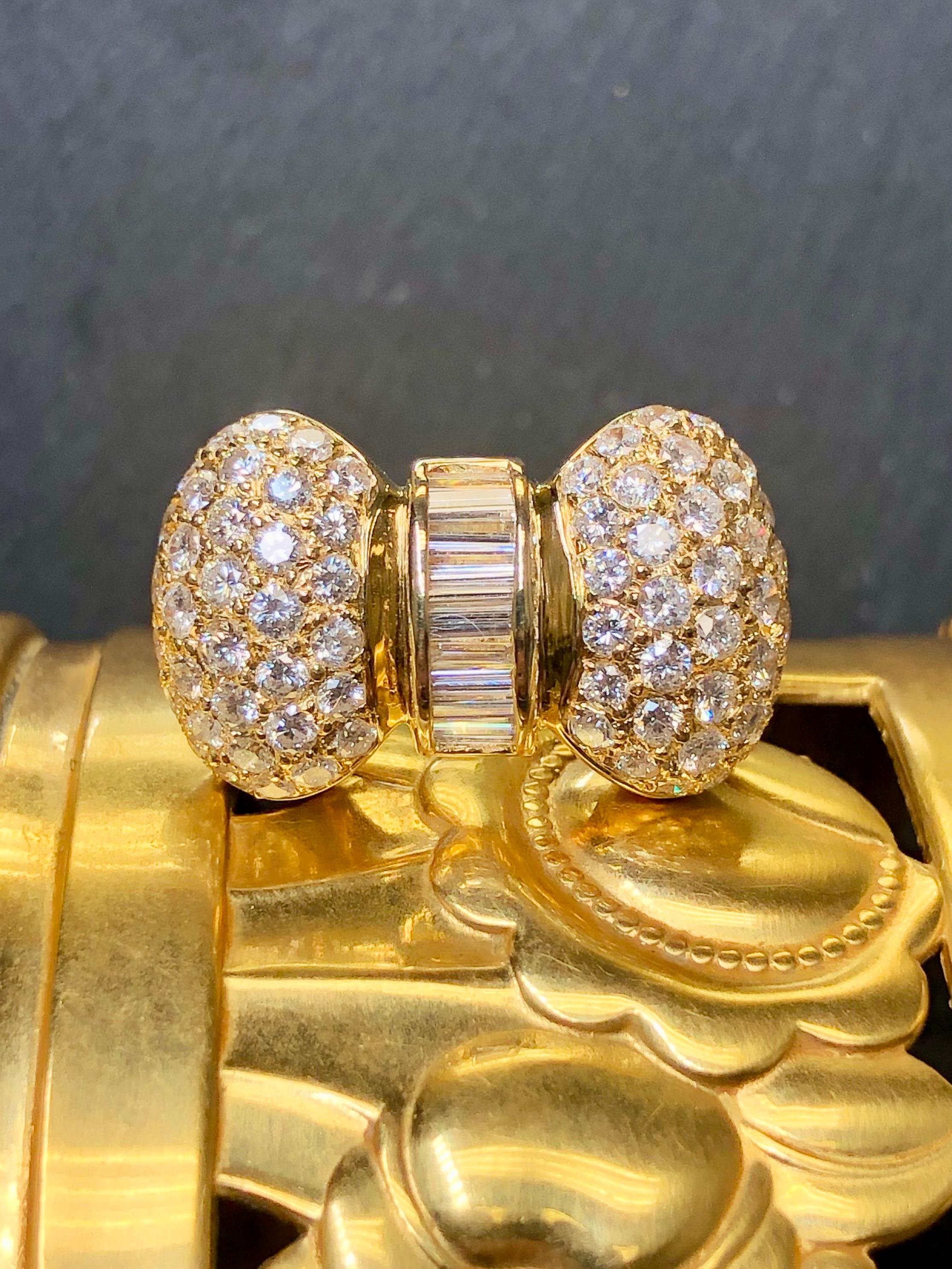 Estate 18K Pave Baguette Diamond Bow Cocktail Ring 3.40cttw Sz 5.75 In Excellent Condition For Sale In Winter Springs, FL