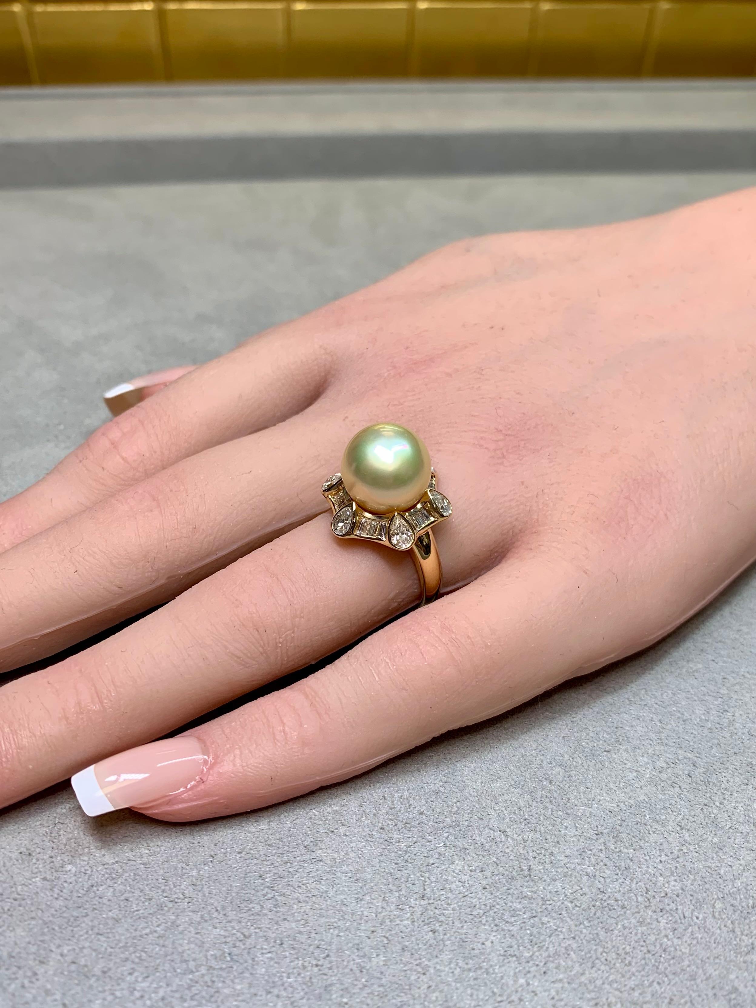Estate 18K Poire Baguette Diamant Or Paon Perle des Mers du Sud Bague Cocktail en vente 5