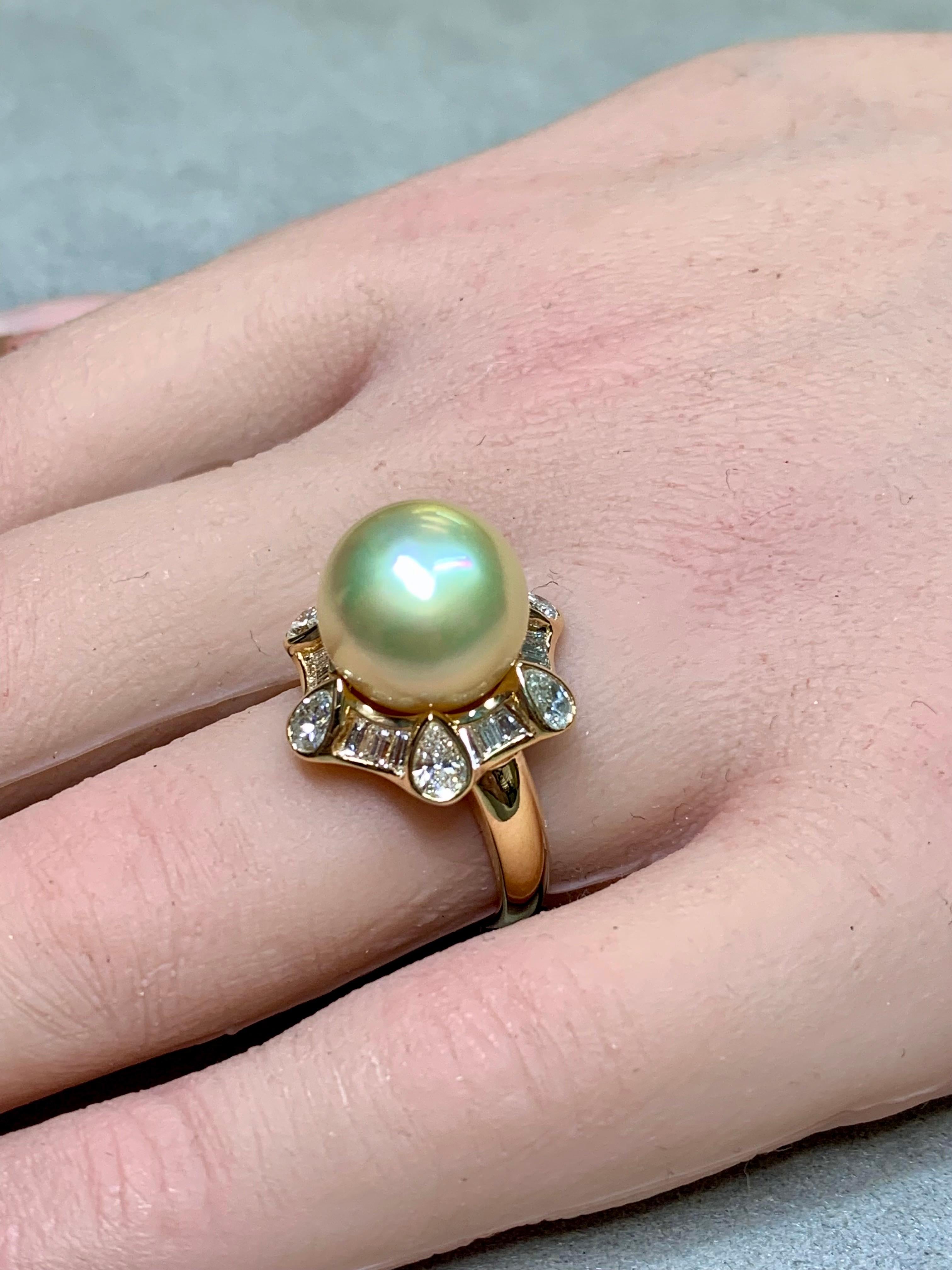 Estate 18K Poire Baguette Diamant Or Paon Perle des Mers du Sud Bague Cocktail en vente 6