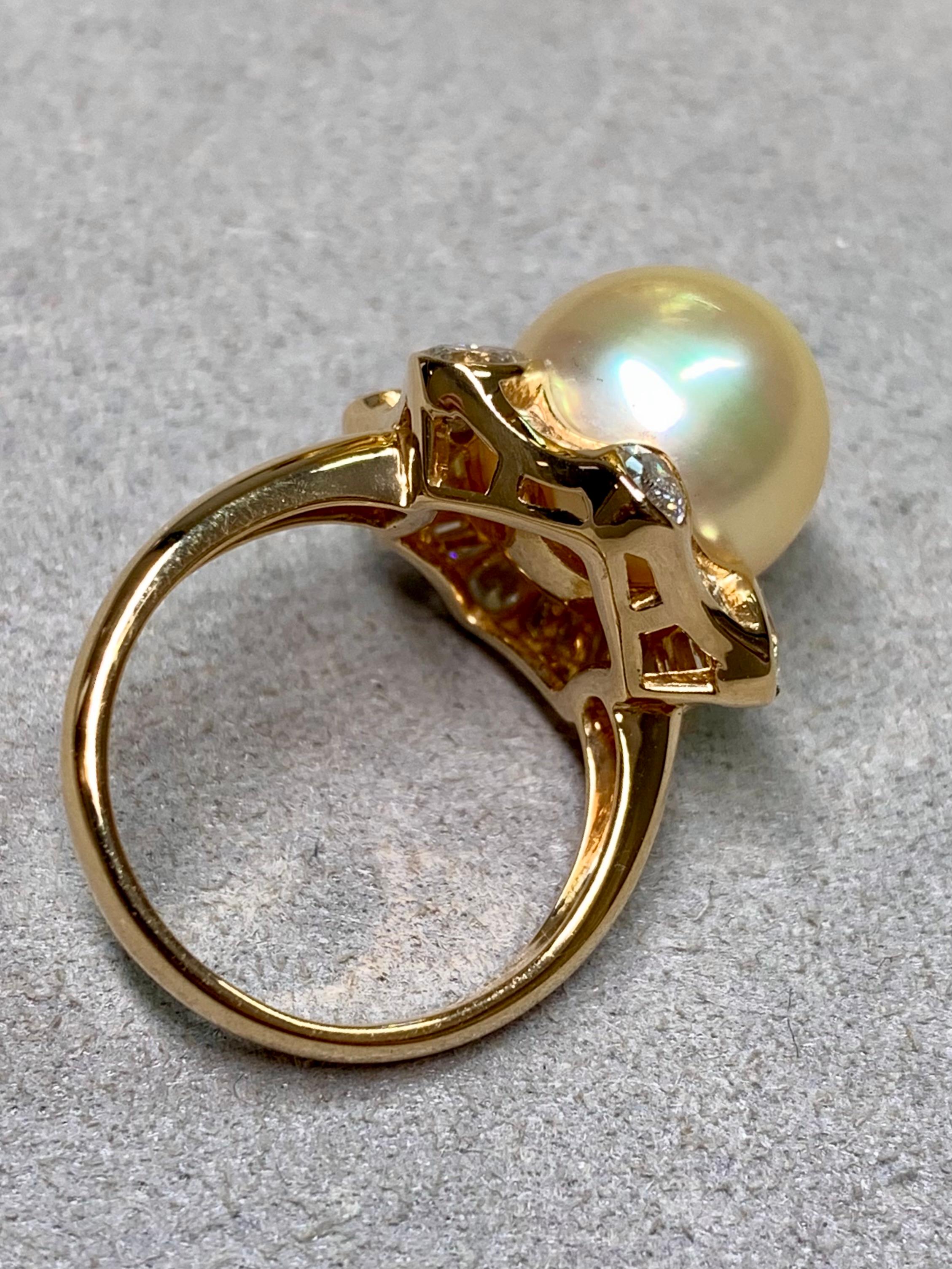 Estate 18K Poire Baguette Diamant Or Paon Perle des Mers du Sud Bague Cocktail Excellent état - En vente à Winter Springs, FL