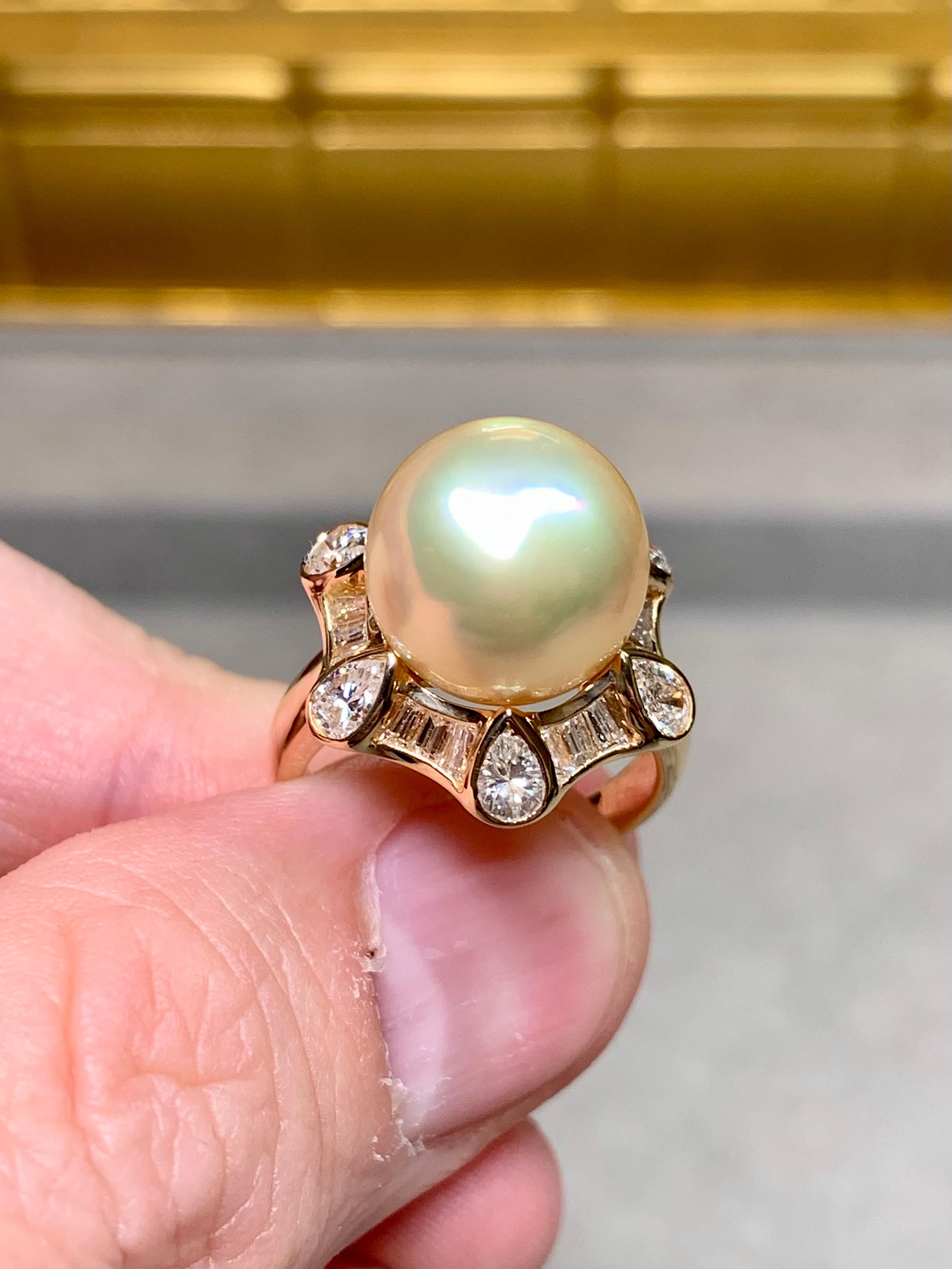 Estate 18K Poire Baguette Diamant Or Paon Perle des Mers du Sud Bague Cocktail Unisexe en vente