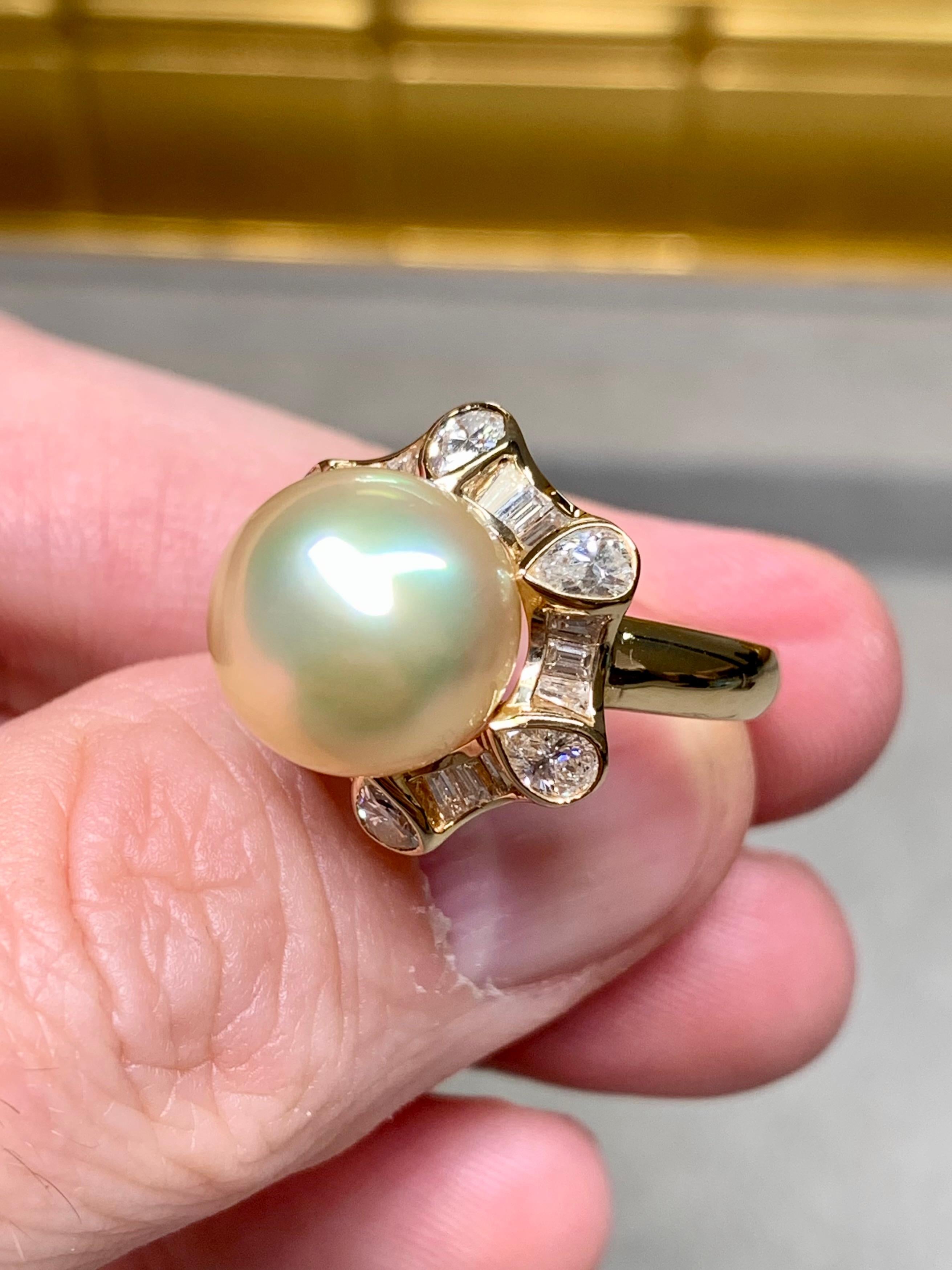 Estate 18K Poire Baguette Diamant Or Paon Perle des Mers du Sud Bague Cocktail en vente 2