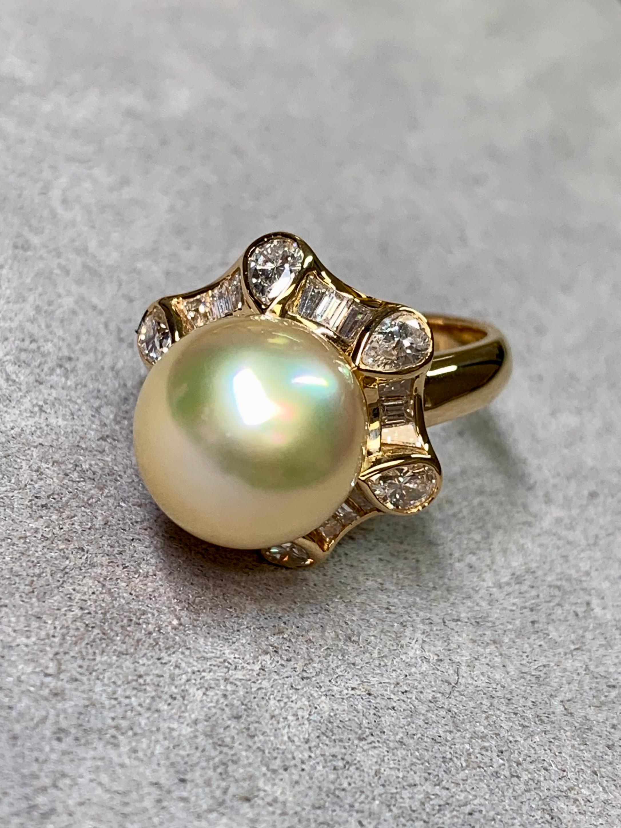 Estate 18K Poire Baguette Diamant Or Paon Perle des Mers du Sud Bague Cocktail en vente 3