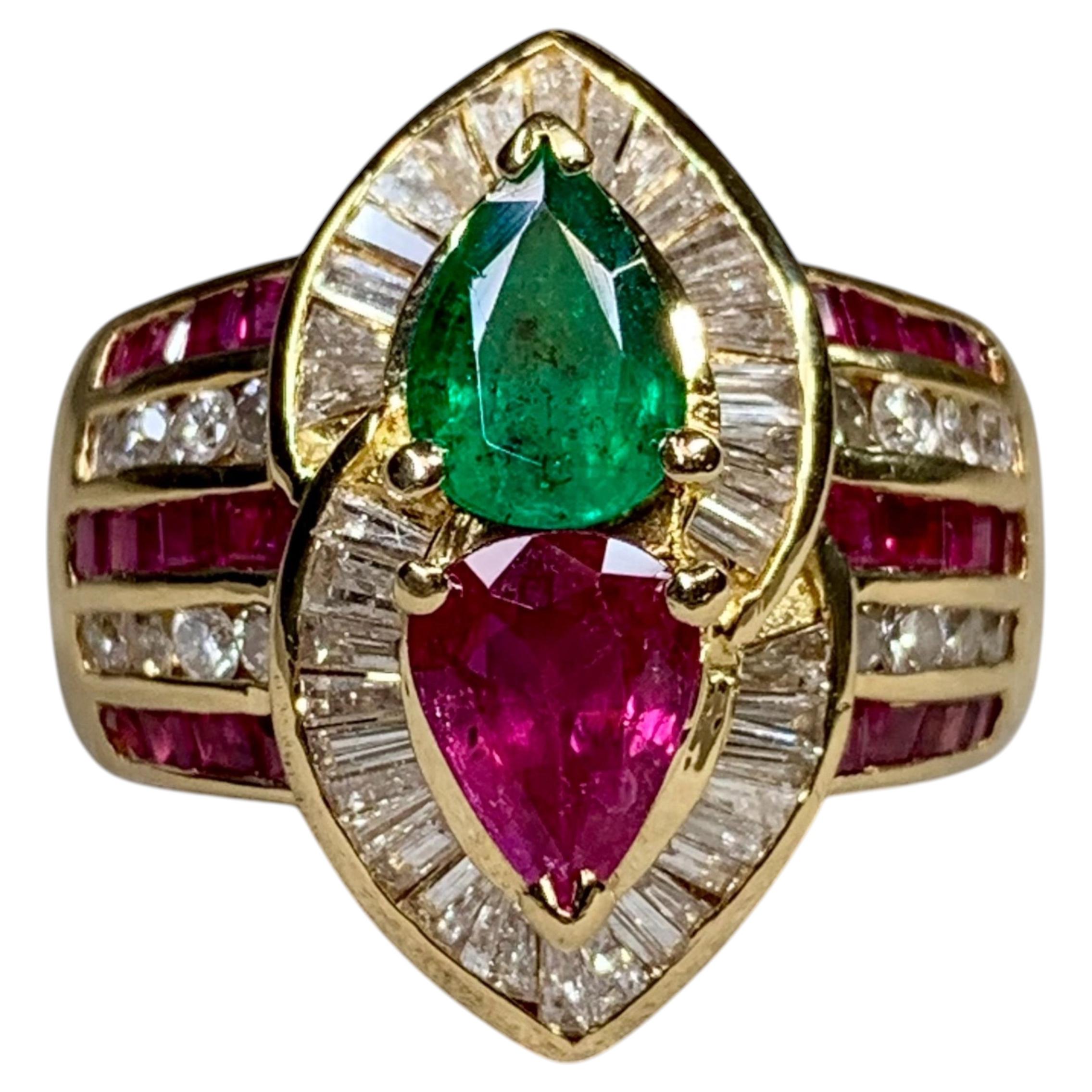Bague de cocktail « Estate » en or 18 carats, avec émeraude en forme de poire, rubis et diamants taille baguette, 6,20 carats au total