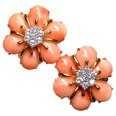Nachlass 18K Rosa Koralle Cabochon Diamant Blume Omega Rücken Huggie Ohrringe F Vs