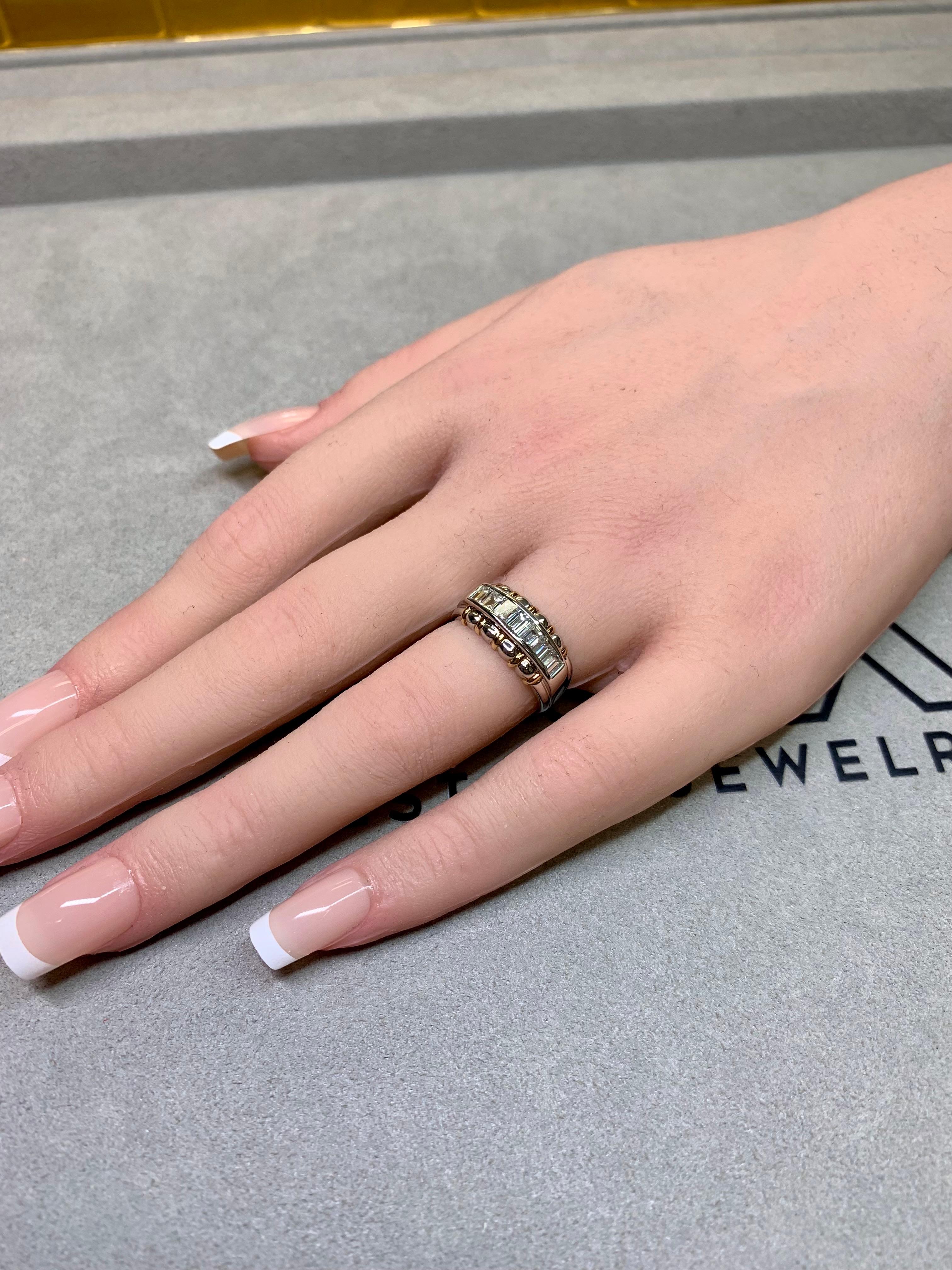 Anillo con banda festoneada de diamantes baguette en canal de platino de 18 quilates 1,10 ctw en venta 1