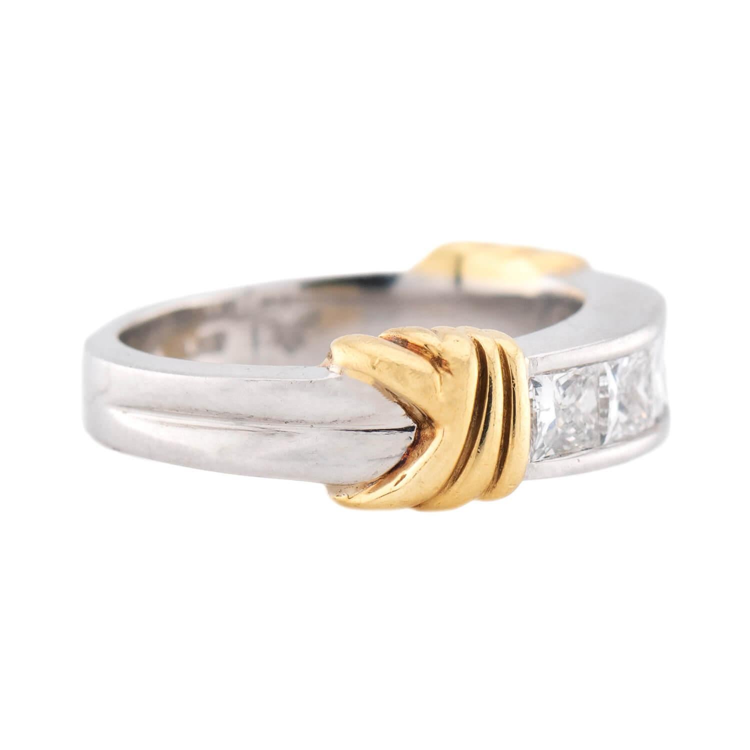 Moderne Demi-bande Estate 18k & Platinum Diamond en vente