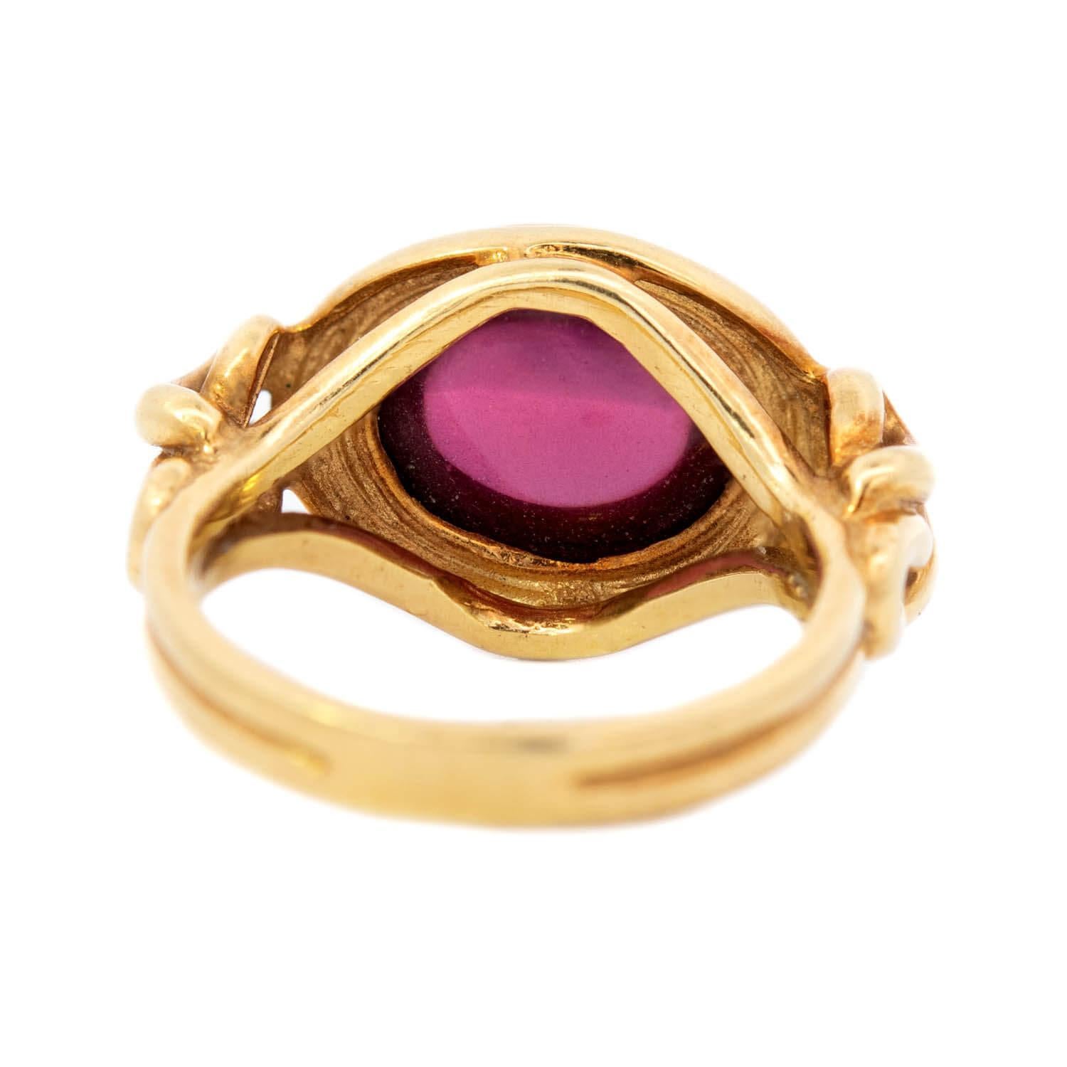 Women's Estate 18k Rhodolite Garnet Cabochon Ring For Sale