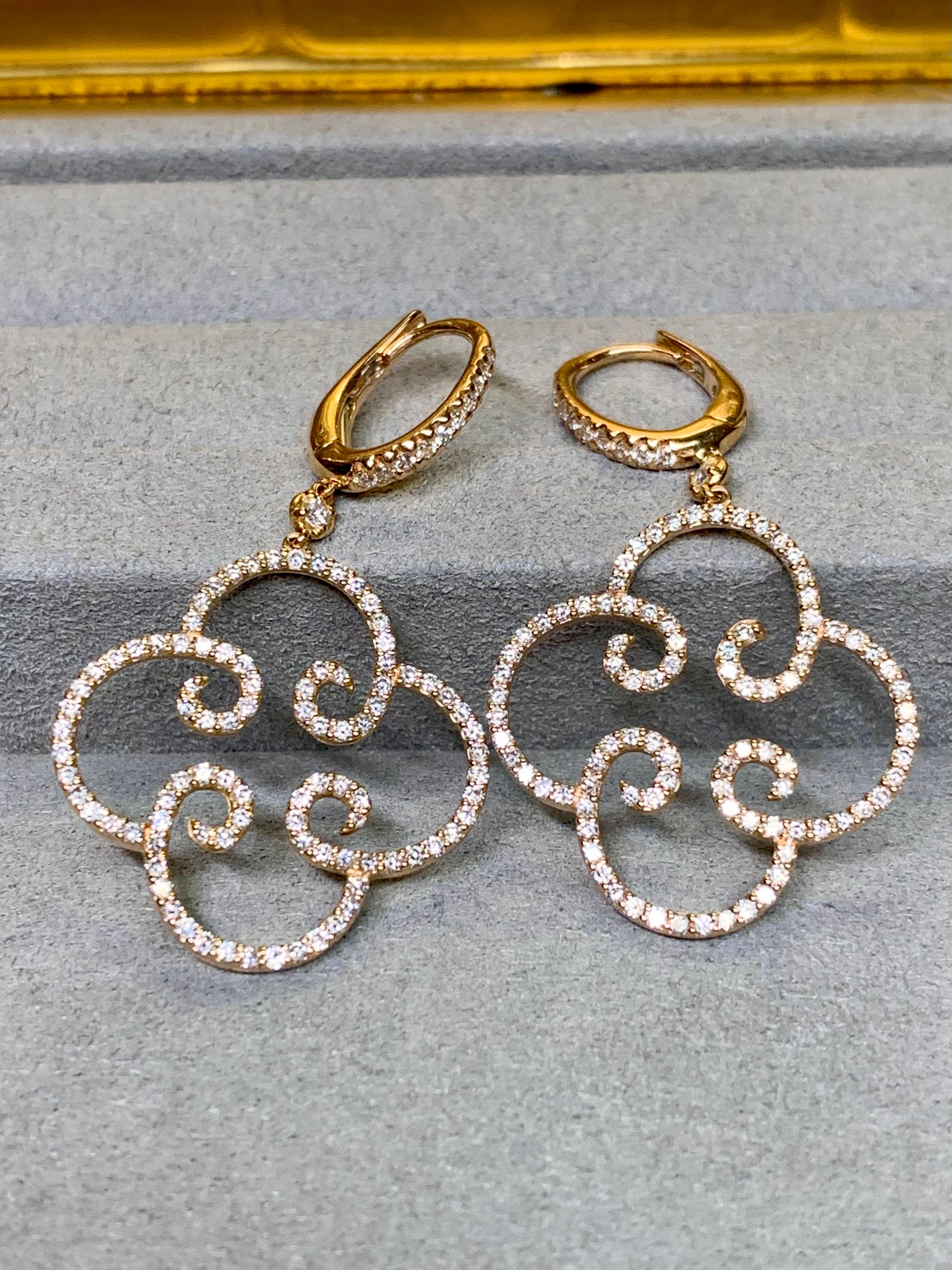 Estate 18K Rose Gold Klee Wirbel Diamant Tropfen baumeln Leverback Ohrringe (Zeitgenössisch)
