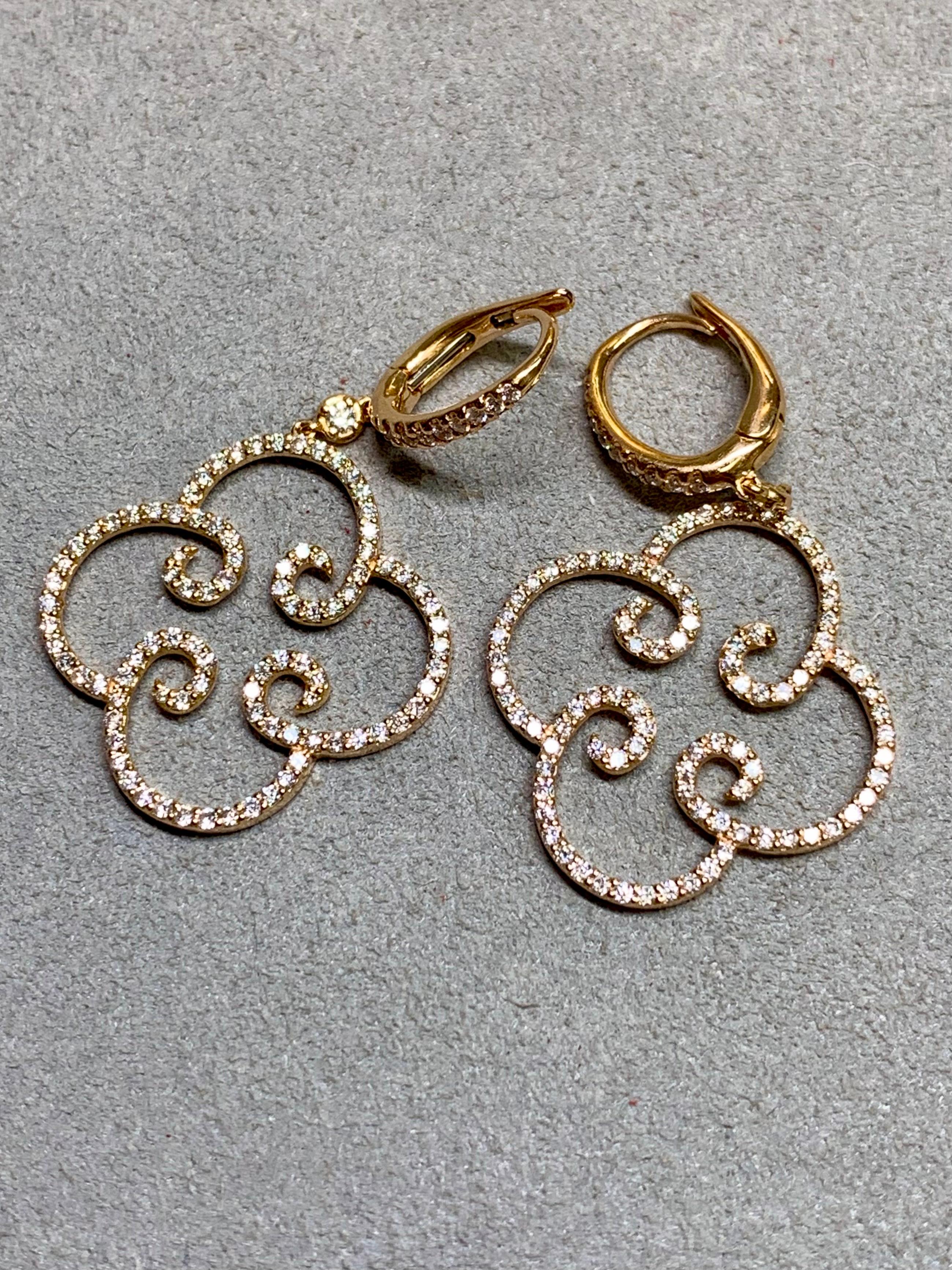 Estate 18K Rose Gold Klee Wirbel Diamant Tropfen baumeln Leverback Ohrringe im Zustand „Gut“ in Winter Springs, FL