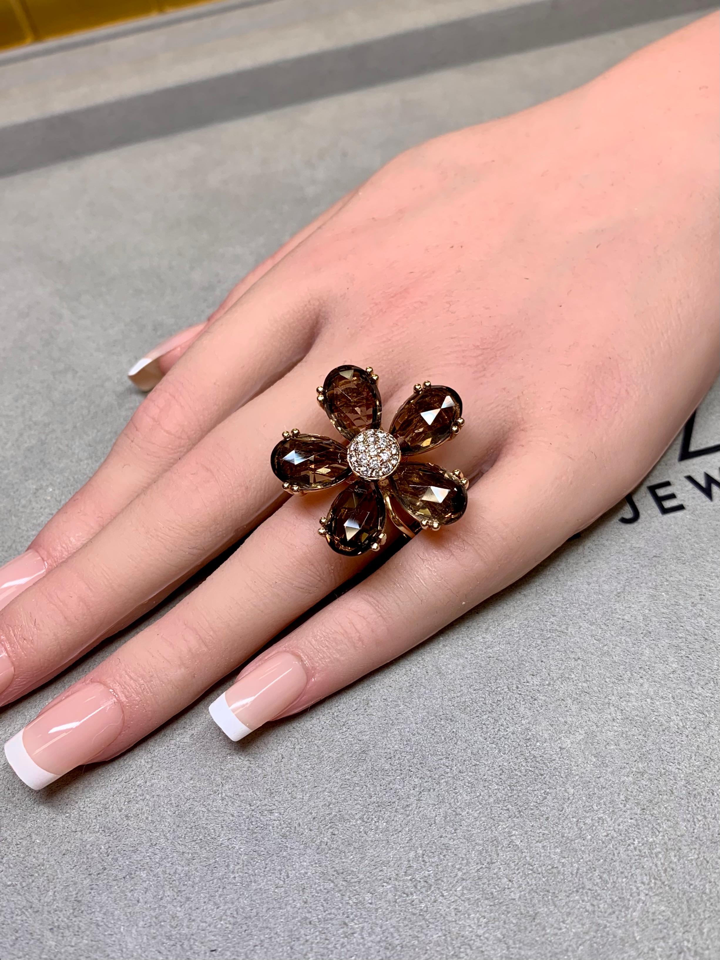 Estate Bague cocktail en or rose 18K Pavé de quartz fumé Pavé de diamant Floral Lourd en vente 4