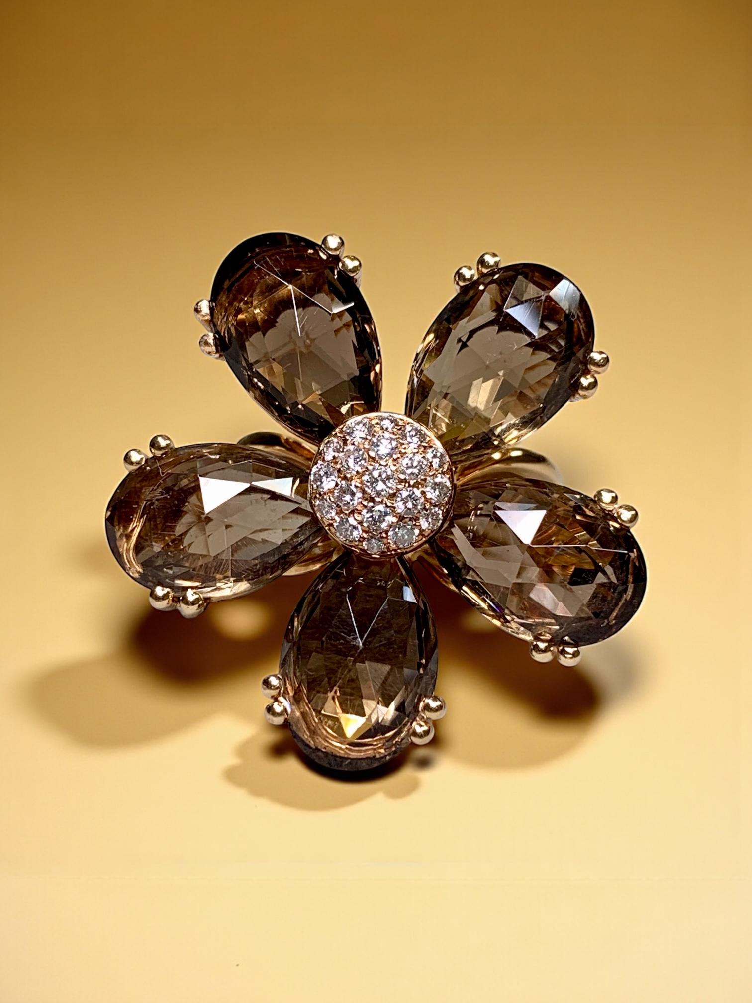 Estate Bague cocktail en or rose 18K Pavé de quartz fumé Pavé de diamant Floral Lourd en vente 7