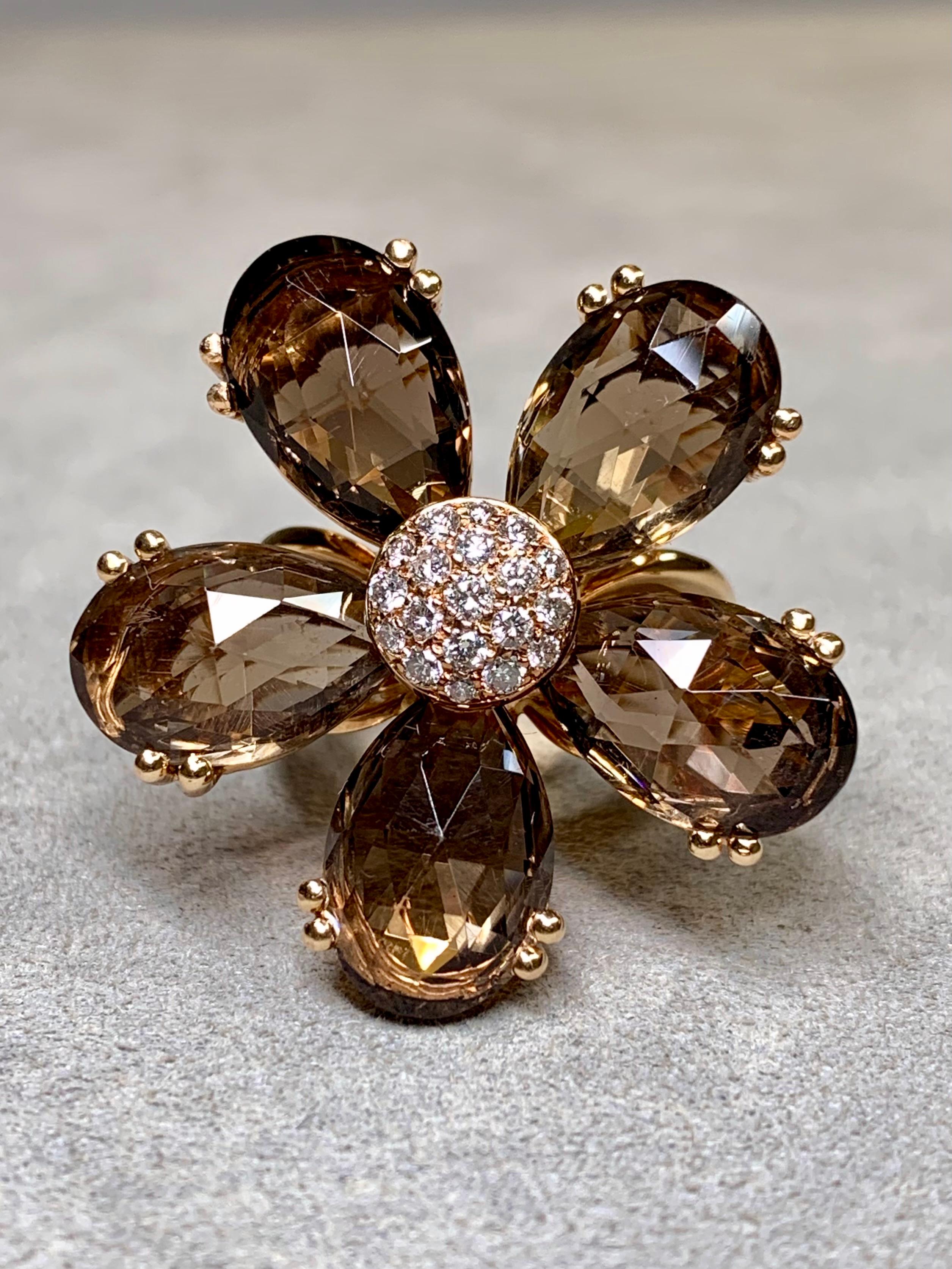 Estate Bague cocktail en or rose 18K Pavé de quartz fumé Pavé de diamant Floral Lourd Excellent état - En vente à Winter Springs, FL