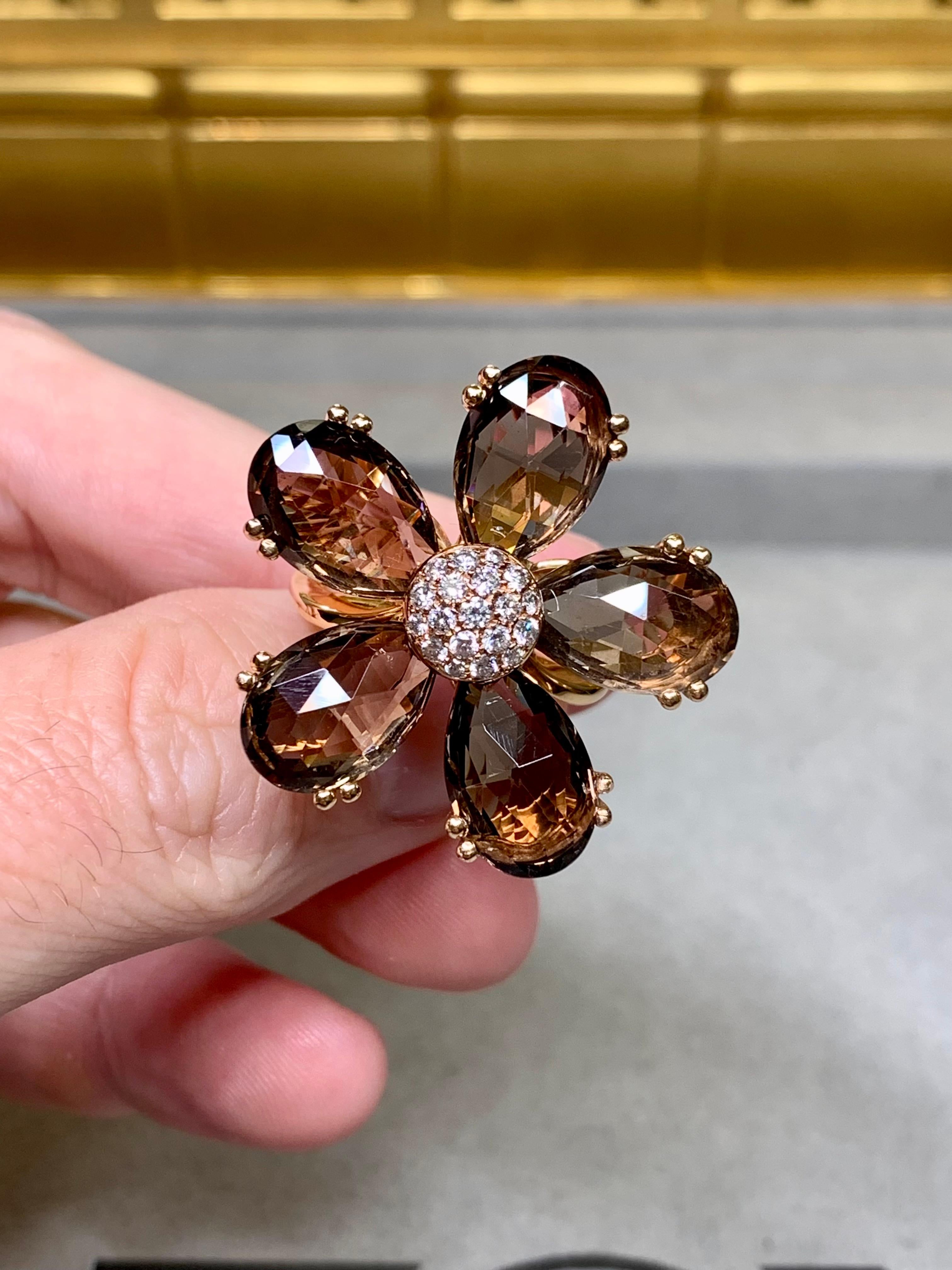 Estate Bague cocktail en or rose 18K Pavé de quartz fumé Pavé de diamant Floral Lourd Unisexe en vente