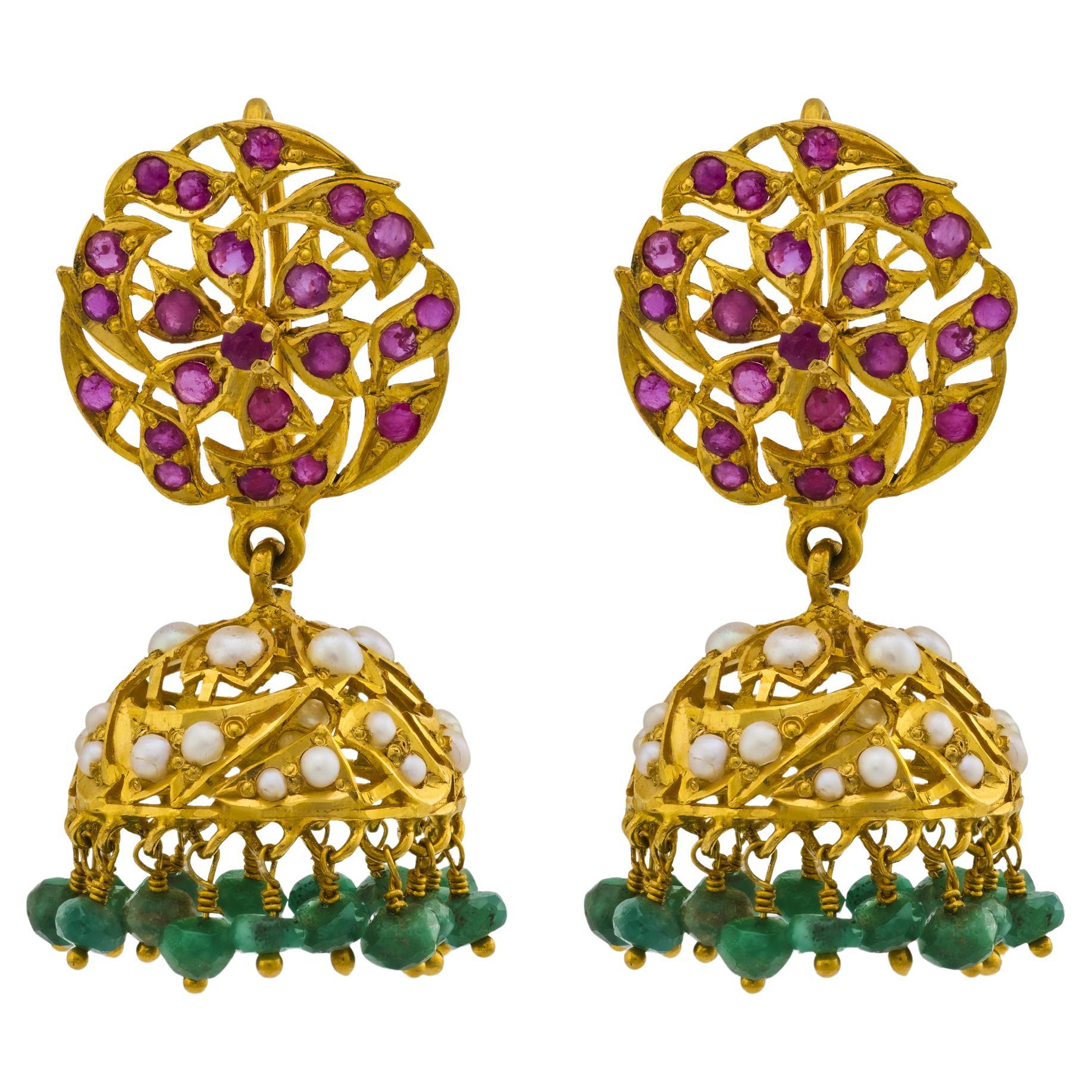 Boucles d
oreilles chandelier en rubis, perles et émeraudes 18k Estate