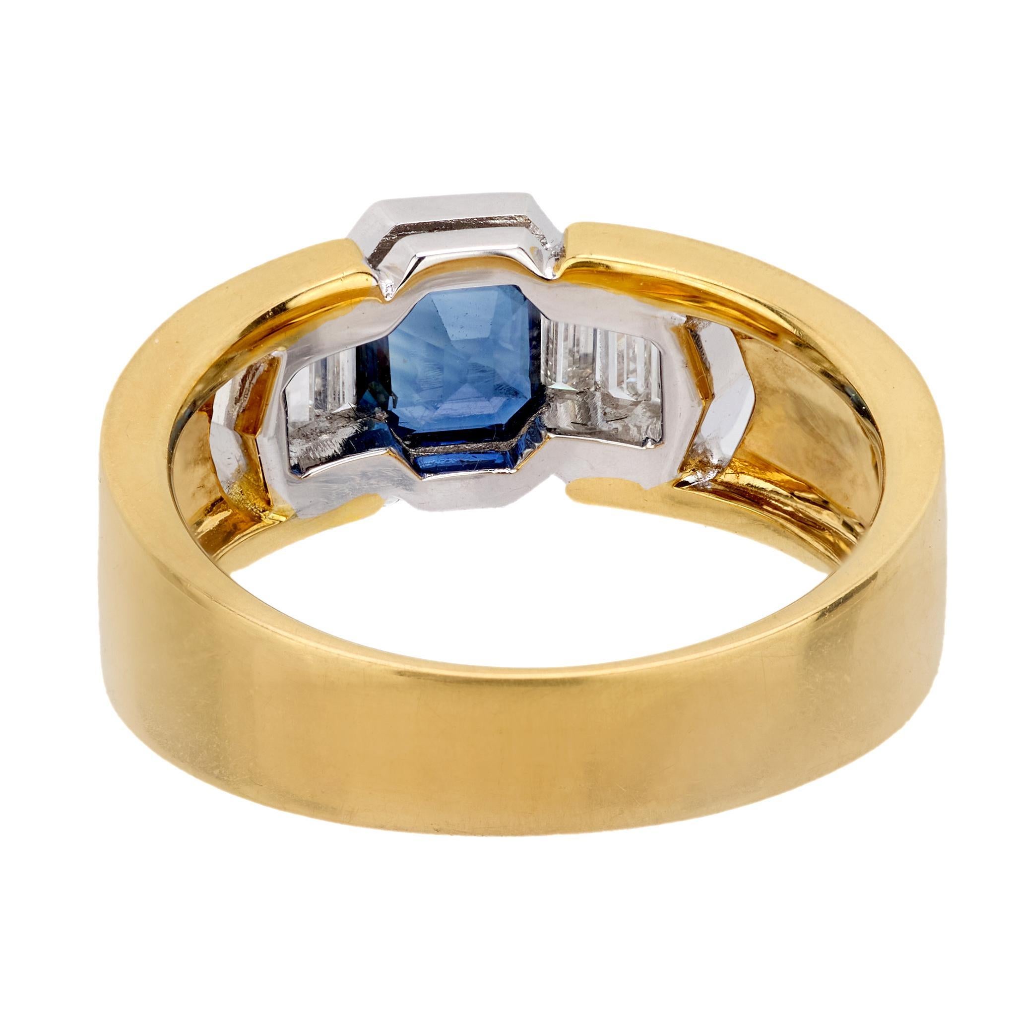 Taglio smeraldo Anello con zaffiro e diamante 18k in vendita