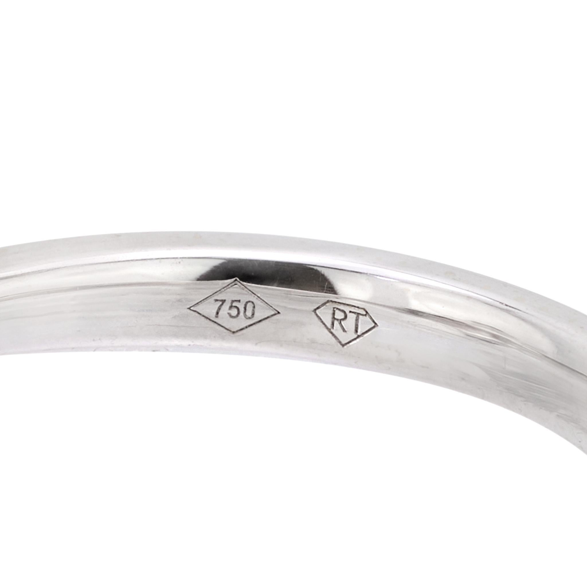 Bague de succession à trois pierres saphir et diamants 18 carats Bon état - En vente à Narberth, PA