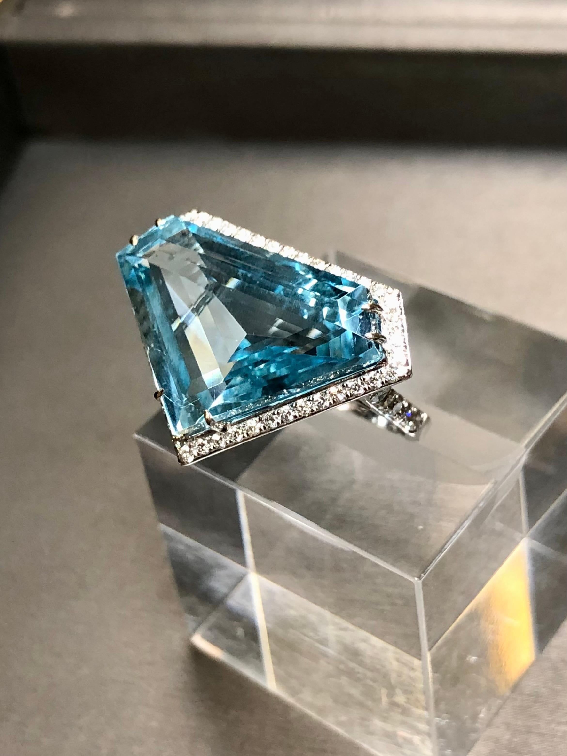 Estate 18K Shield Cut Diamond Aquamarine Large Cocktail Ring 17.90cttw Sz 7.25 9