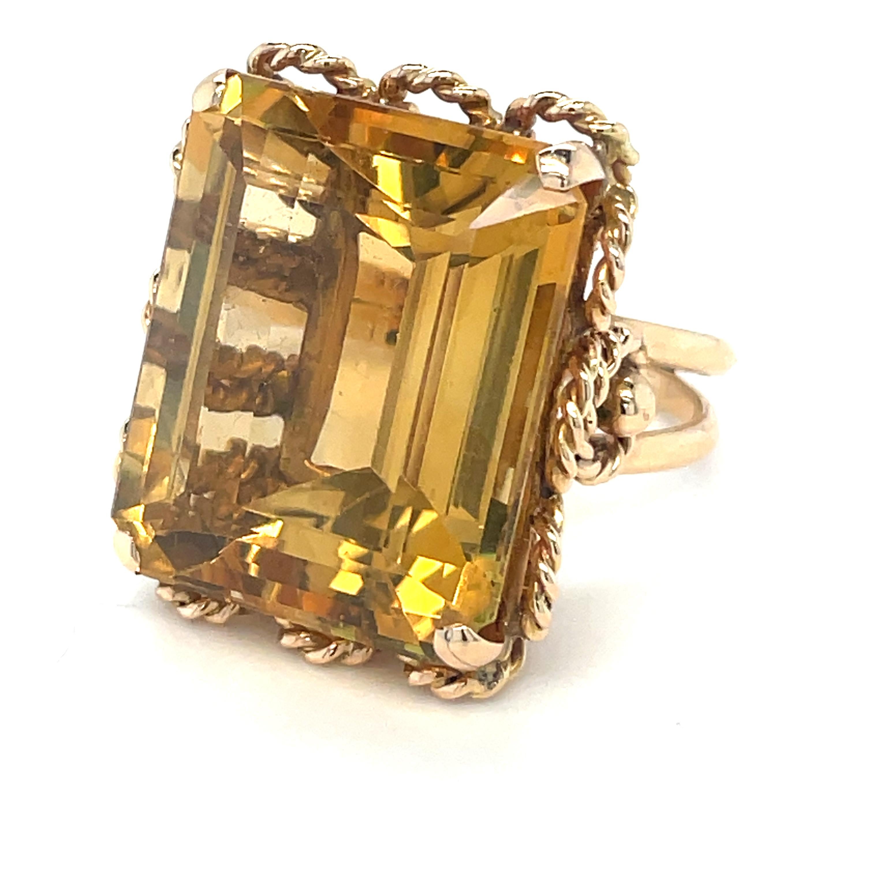 Cocktail ring Large emerald cut citrine 18k Yellow Gold In Good Condition For Sale In London, GB