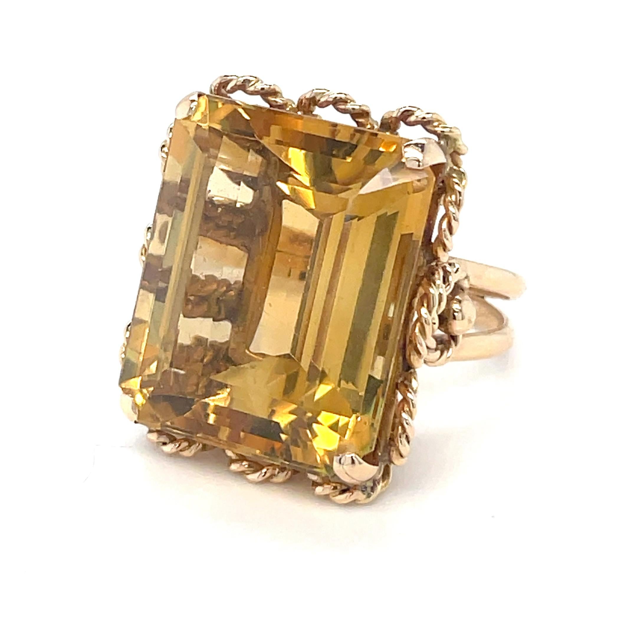 Cocktail ring Large emerald cut citrine 18k Yellow Gold For Sale 1