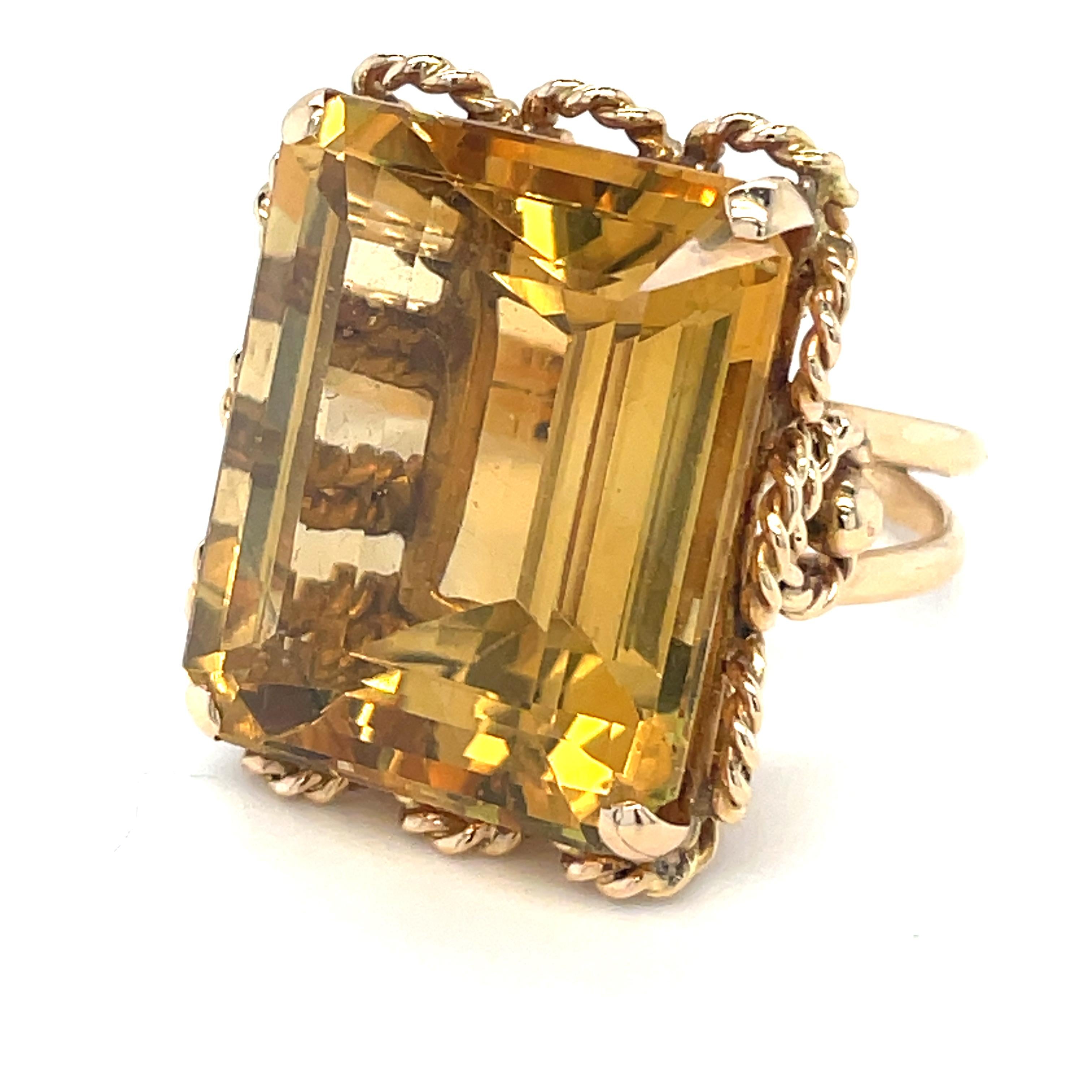 Cocktail ring Large emerald cut citrine 18k Yellow Gold For Sale 3