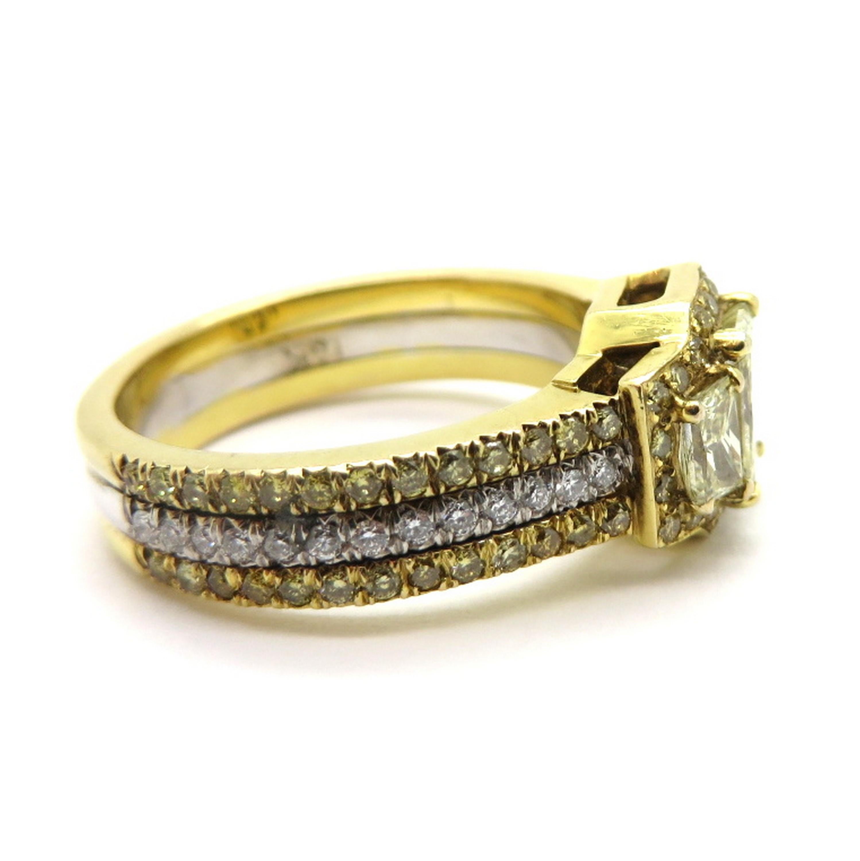 Nachlassring aus 18 Karat zweifarbigem Gold mit gelbem Diamant im Strahlenschliff und Trapezförmigem Ring (Radiantschliff) im Angebot