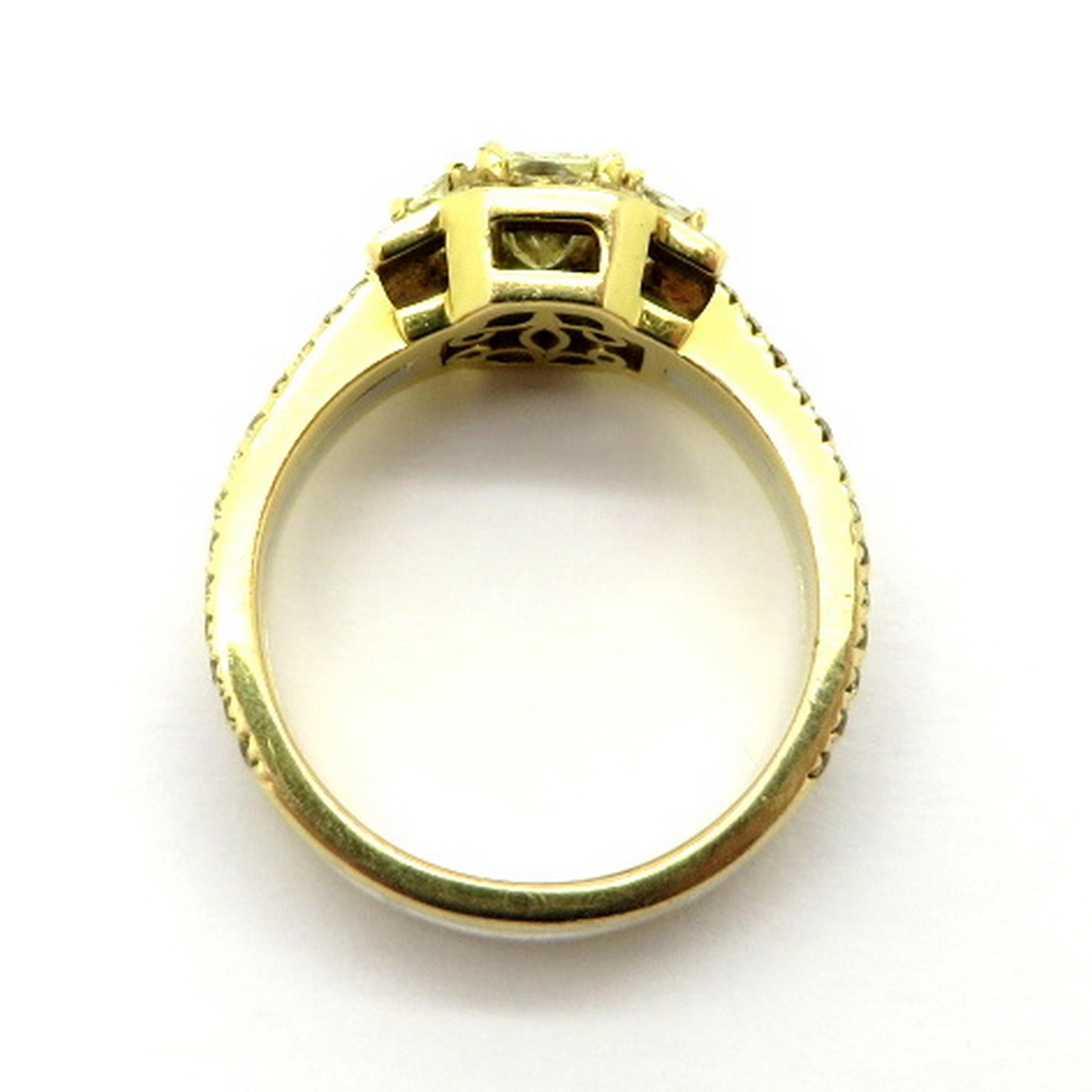 Nachlassring aus 18 Karat zweifarbigem Gold mit gelbem Diamant im Strahlenschliff und Trapezförmigem Ring Damen im Angebot