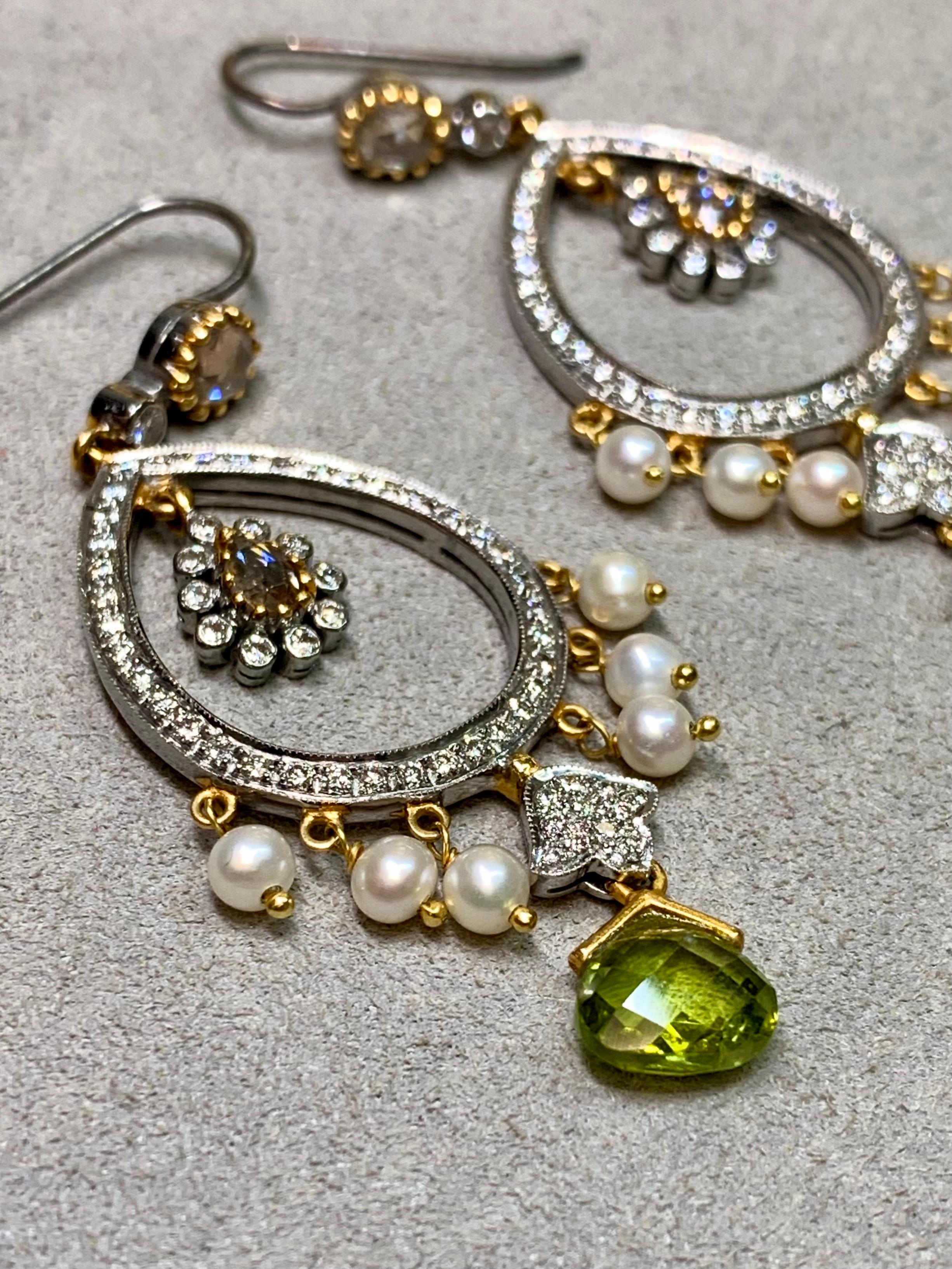 Estate 18k zwei Ton Rose Cut braun weiß Diamant Peridot Perle Tropfen Ohrringe (Zeitgenössisch) im Angebot