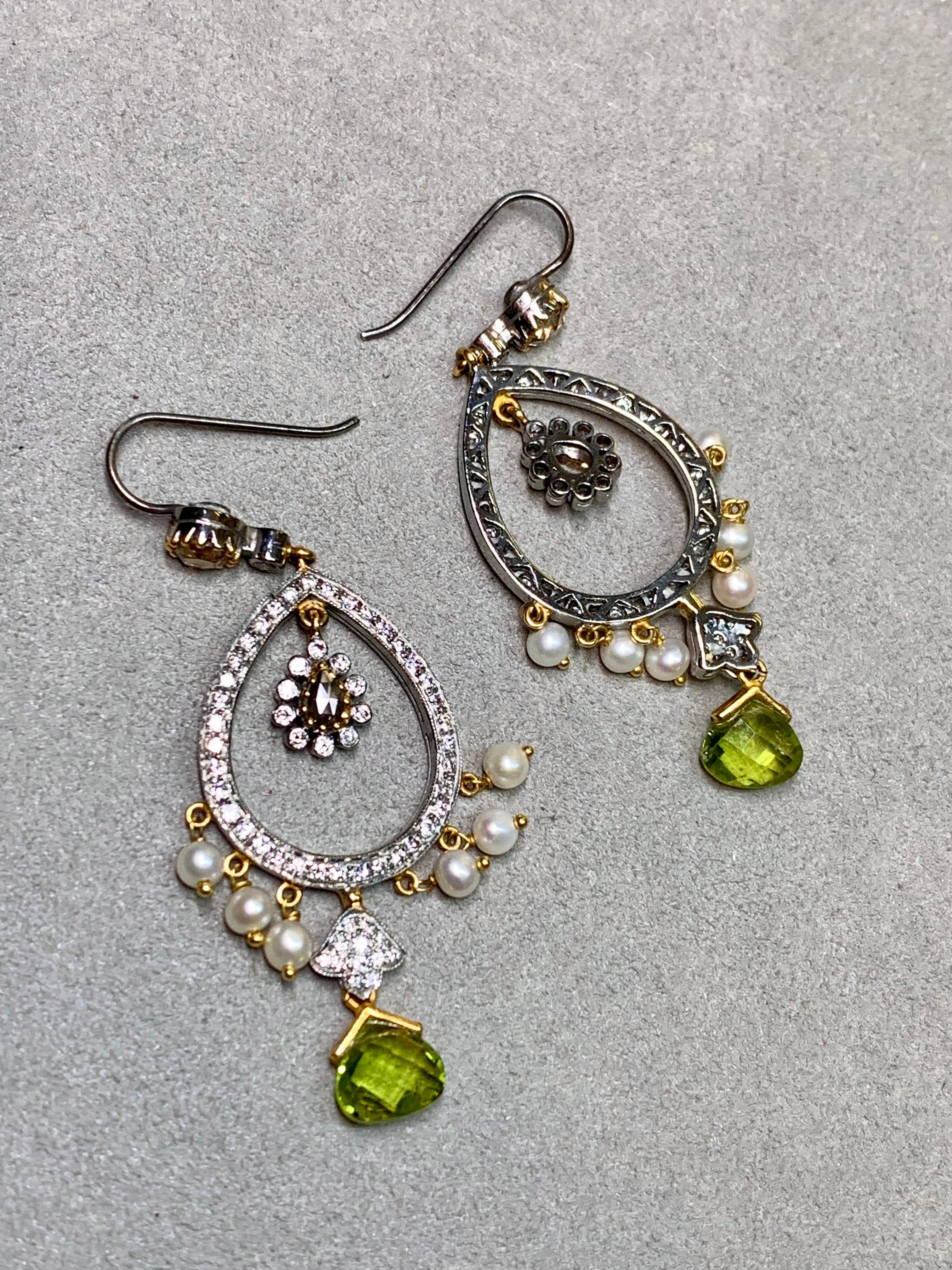Estate 18k zwei Ton Rose Cut braun weiß Diamant Peridot Perle Tropfen Ohrringe (Rosenschliff) im Angebot