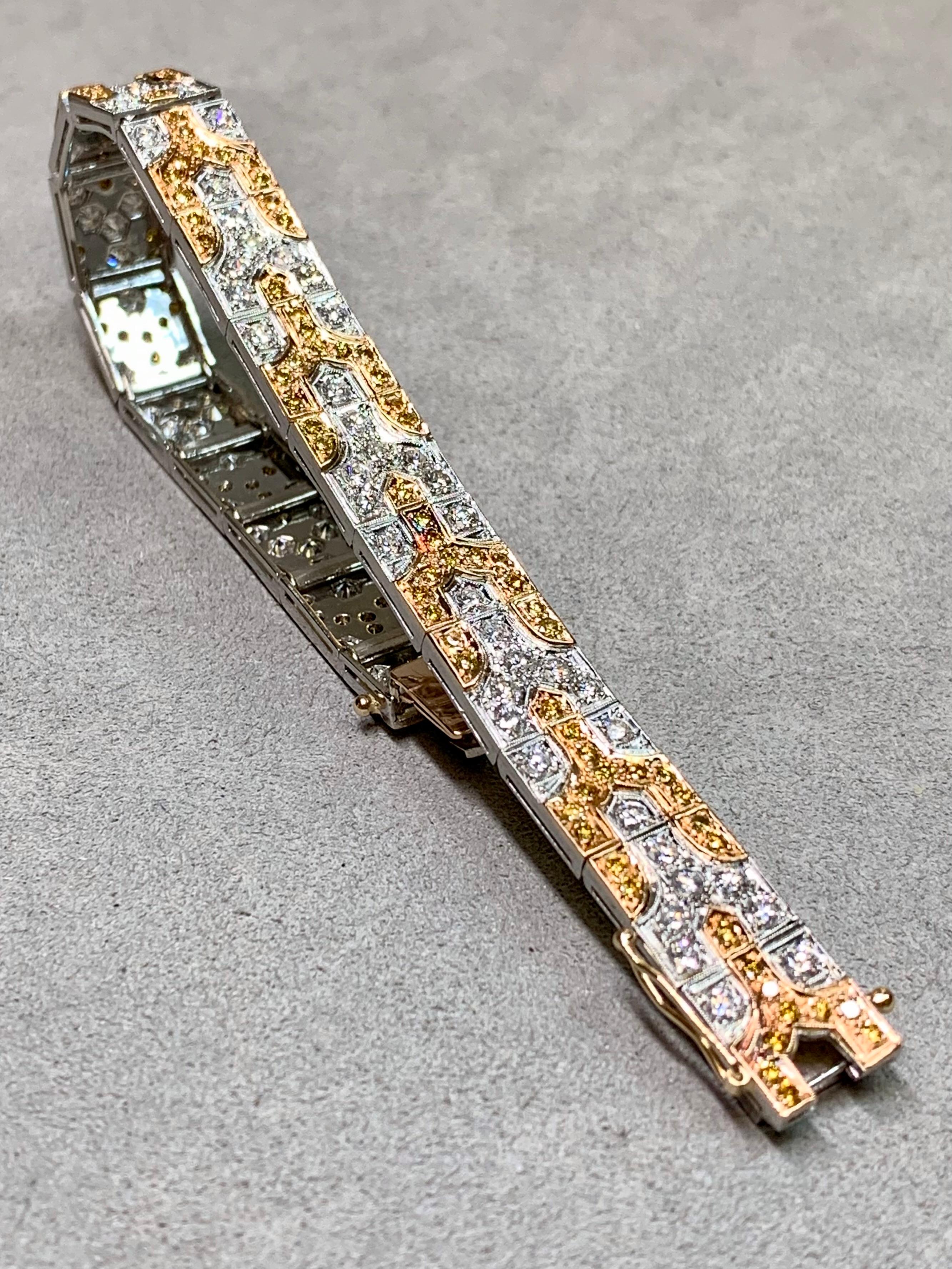 Estate 18K zwei Ton weiß Fancy gelb Diamant breite flache Linie Armband 10ctw (Zeitgenössisch) im Angebot