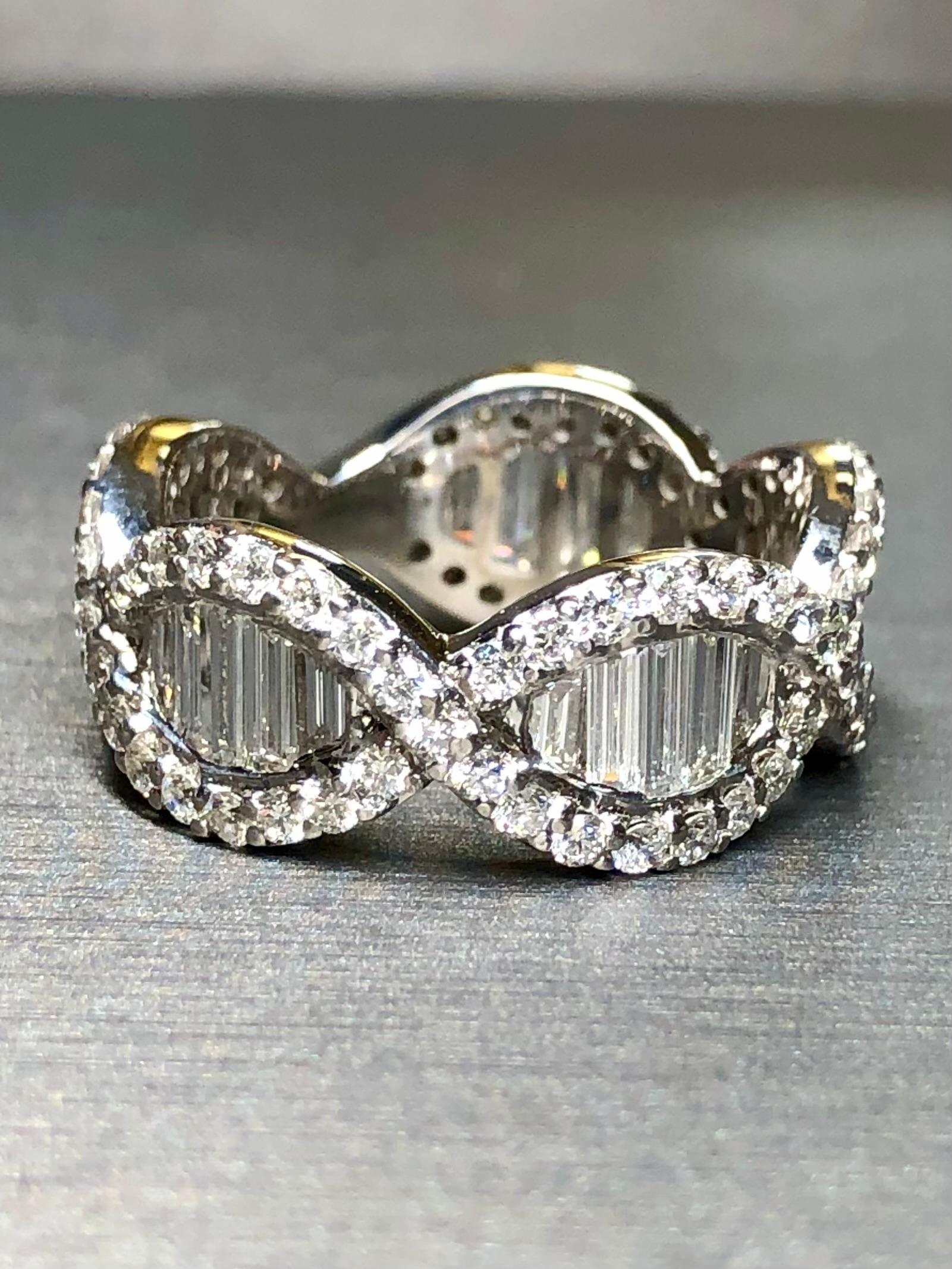Baguette Cut Estate 18K White Baguette Round Diamond G - Vs Wave Eternity Band 4.25cttw Sz 8 For Sale