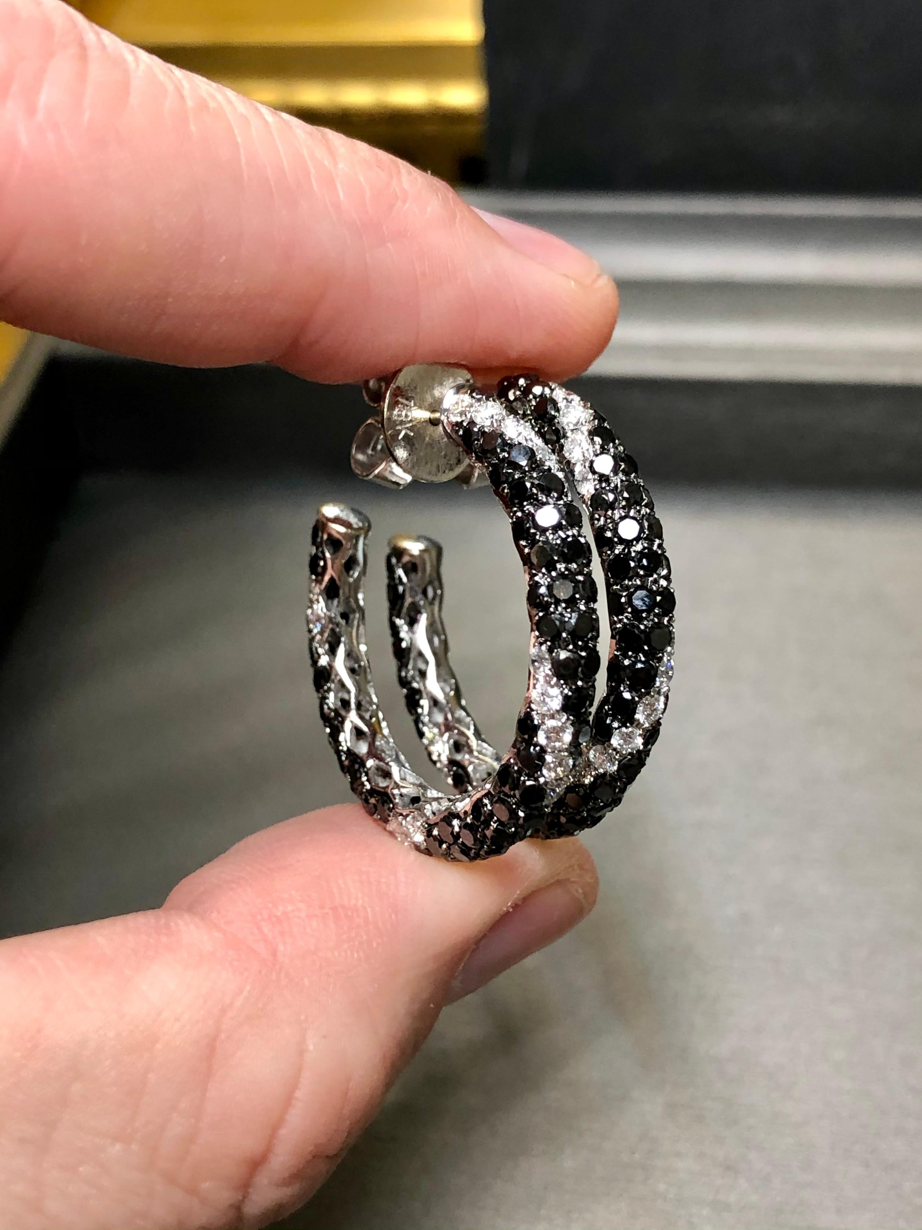 Estate 18K White Black Diamond Spiral Hoop Earrings 5.43cttw  In Good Condition For Sale In Winter Springs, FL