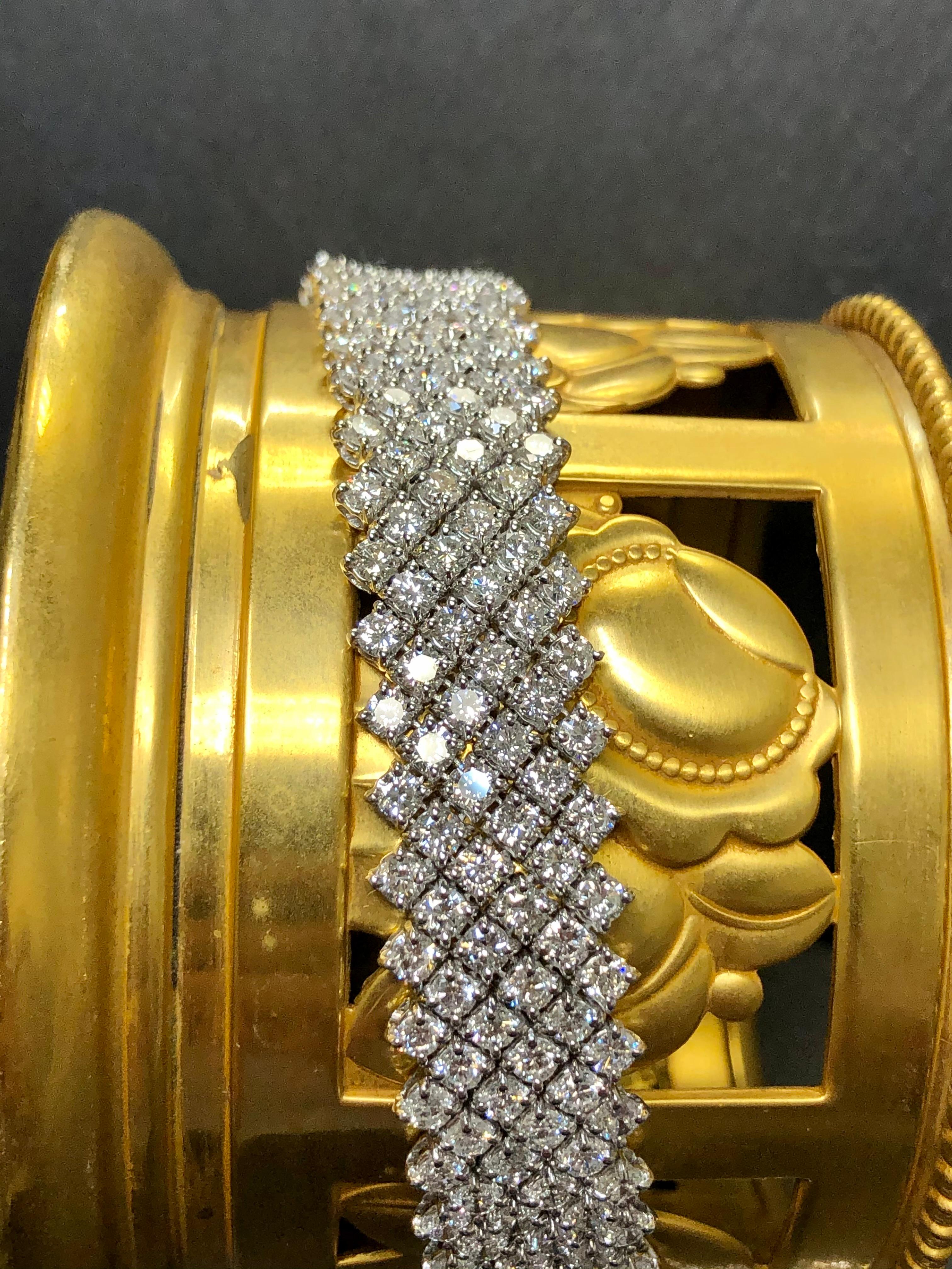 Round Cut Estate 18k White Diamond Wide Flexible Cocktail Bracelet 23.10cttw For Sale
