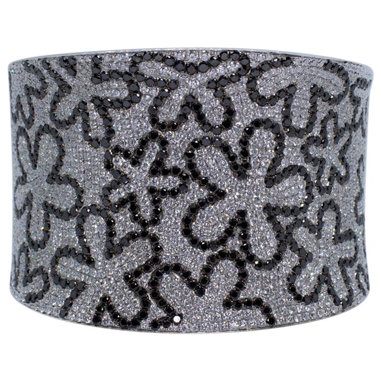 Bracciale Estate in oro bianco 18 carati da 10,14 carati con fiori di diamante nero e bianco