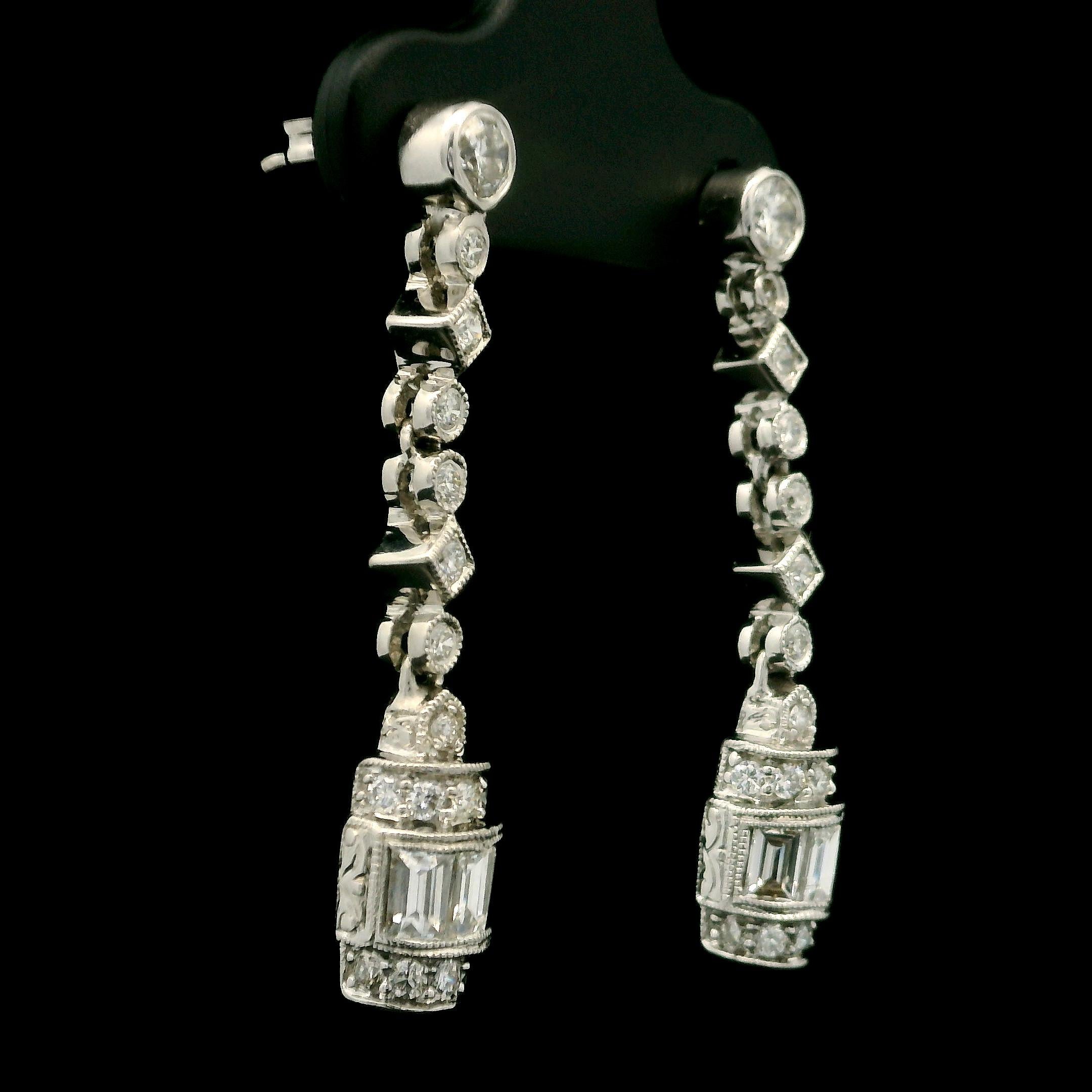 Taglio baguette Orecchini Eleg in oro bianco 18k 1,31ctw con diamante Milgrain e pendente in vendita
