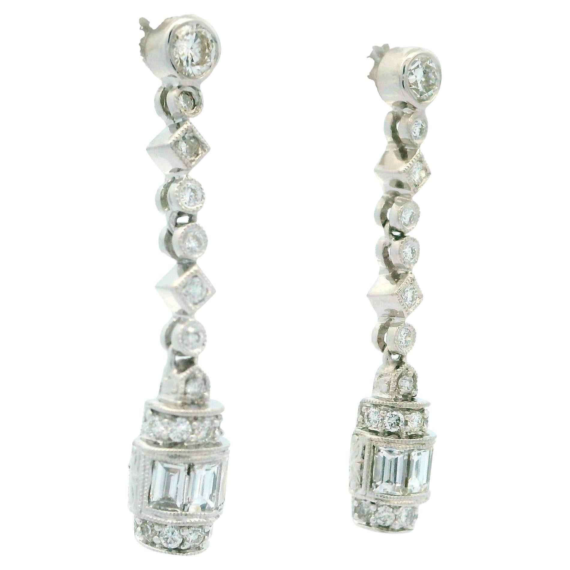 Orecchini Eleg in oro bianco 18k 1,31ctw con diamante Milgrain e pendente in vendita