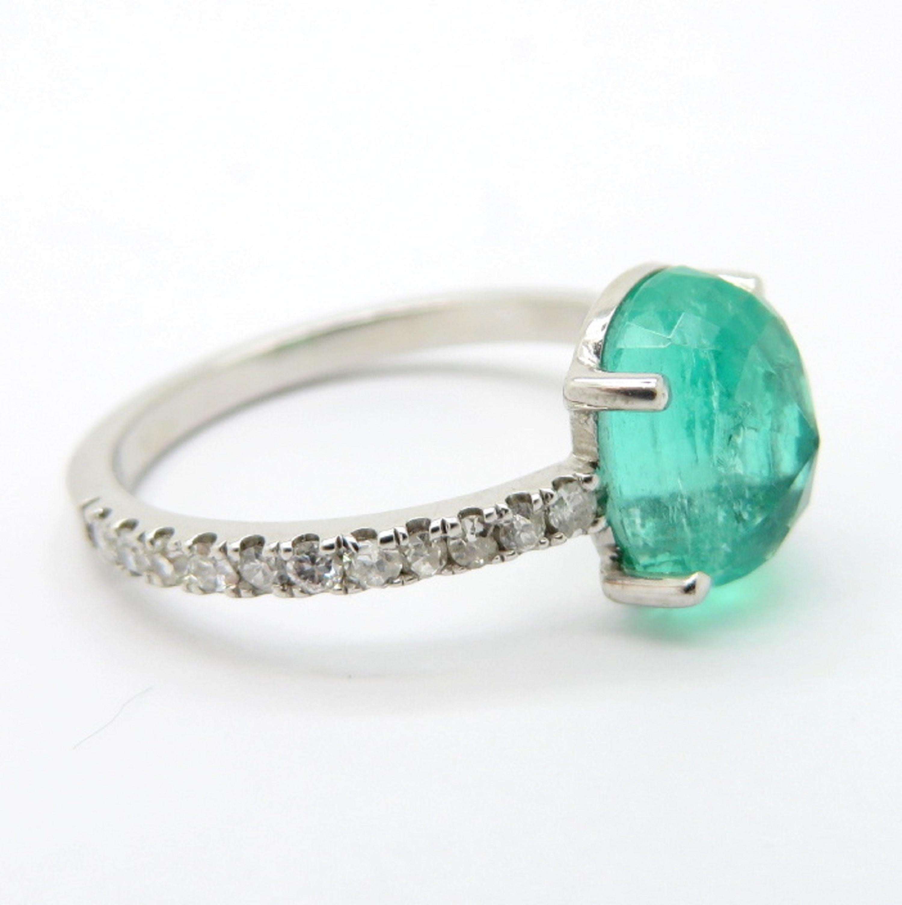 Rose Cut Estate 18 Karat White Gold 2.64 Carat Columbian Emerald and Diamond Ring For Sale