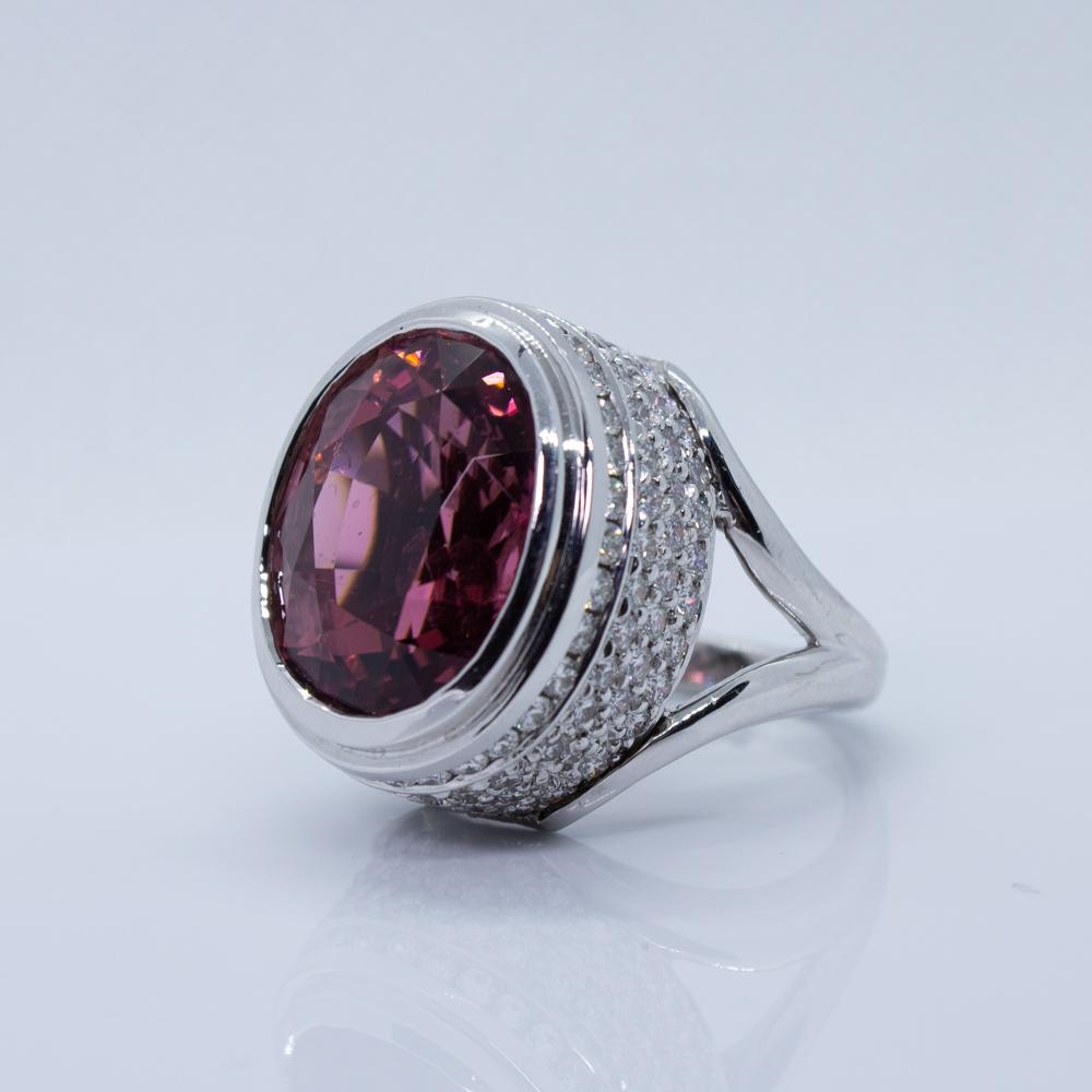 Oval Cut Estate 18 Karat White Gold 5.00 Carat Pink Tourmaline and Diamond Fashion Ring For Sale
