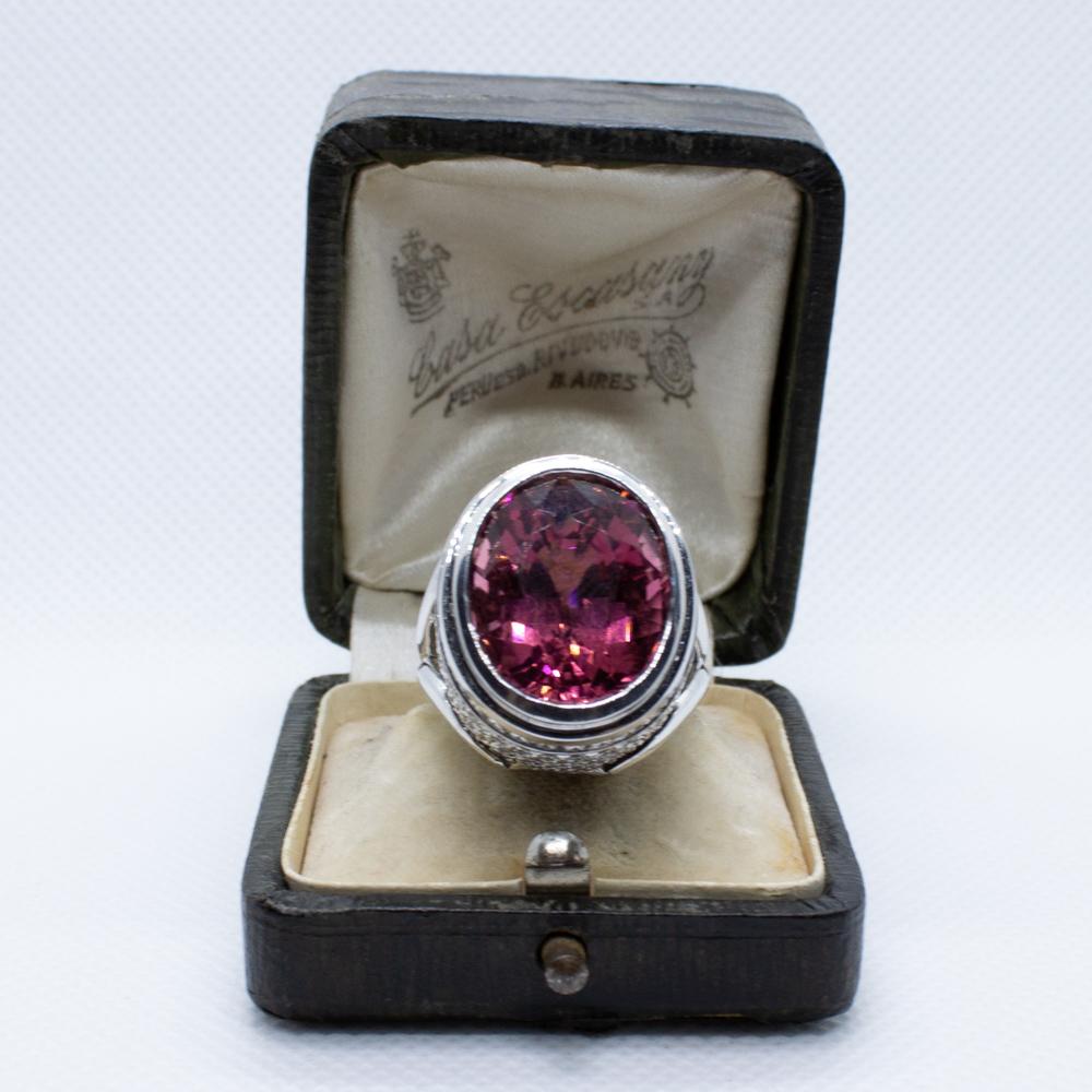 Estate 18 Karat White Gold 5.00 Carat Pink Tourmaline and Diamond Fashion Ring For Sale 2