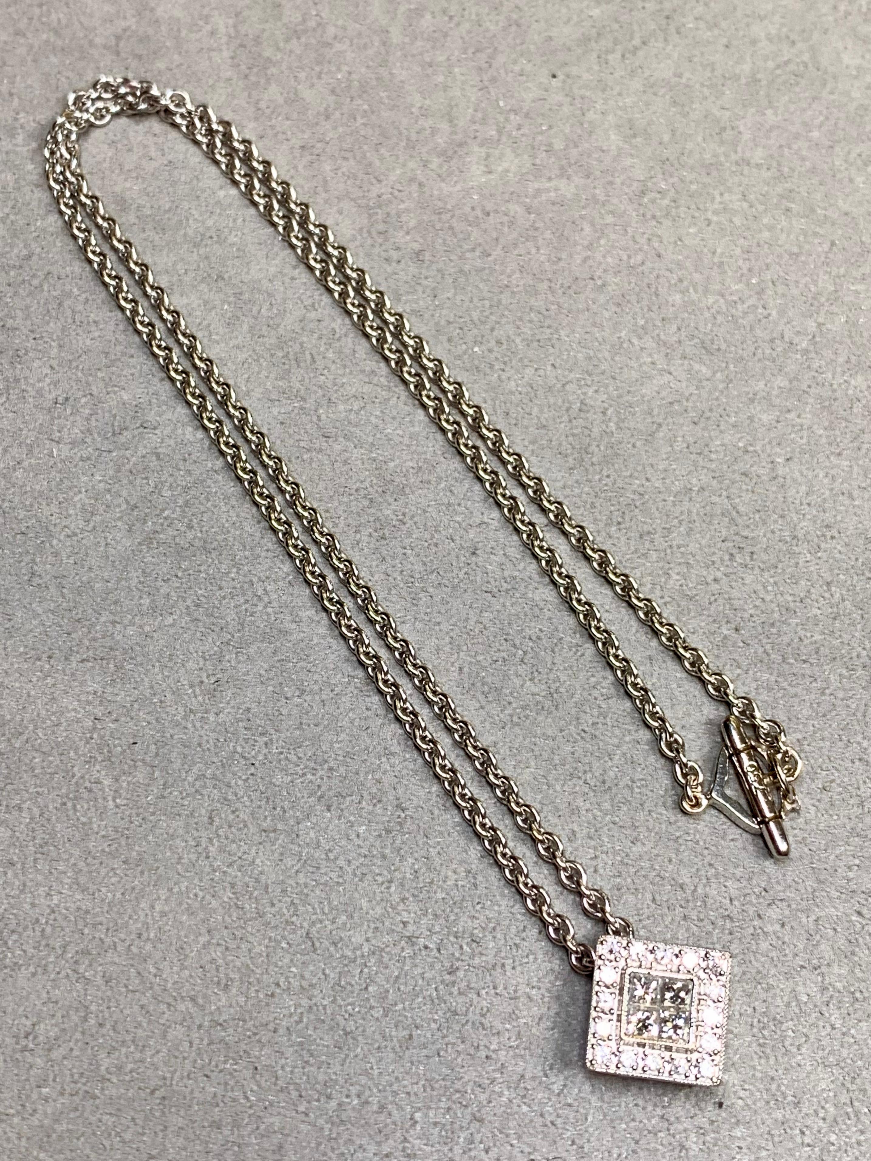Collier de succession 16I en or blanc 18 carats Alor by Charriol avec pendentif halo de diamants Bon état - En vente à Winter Springs, FL