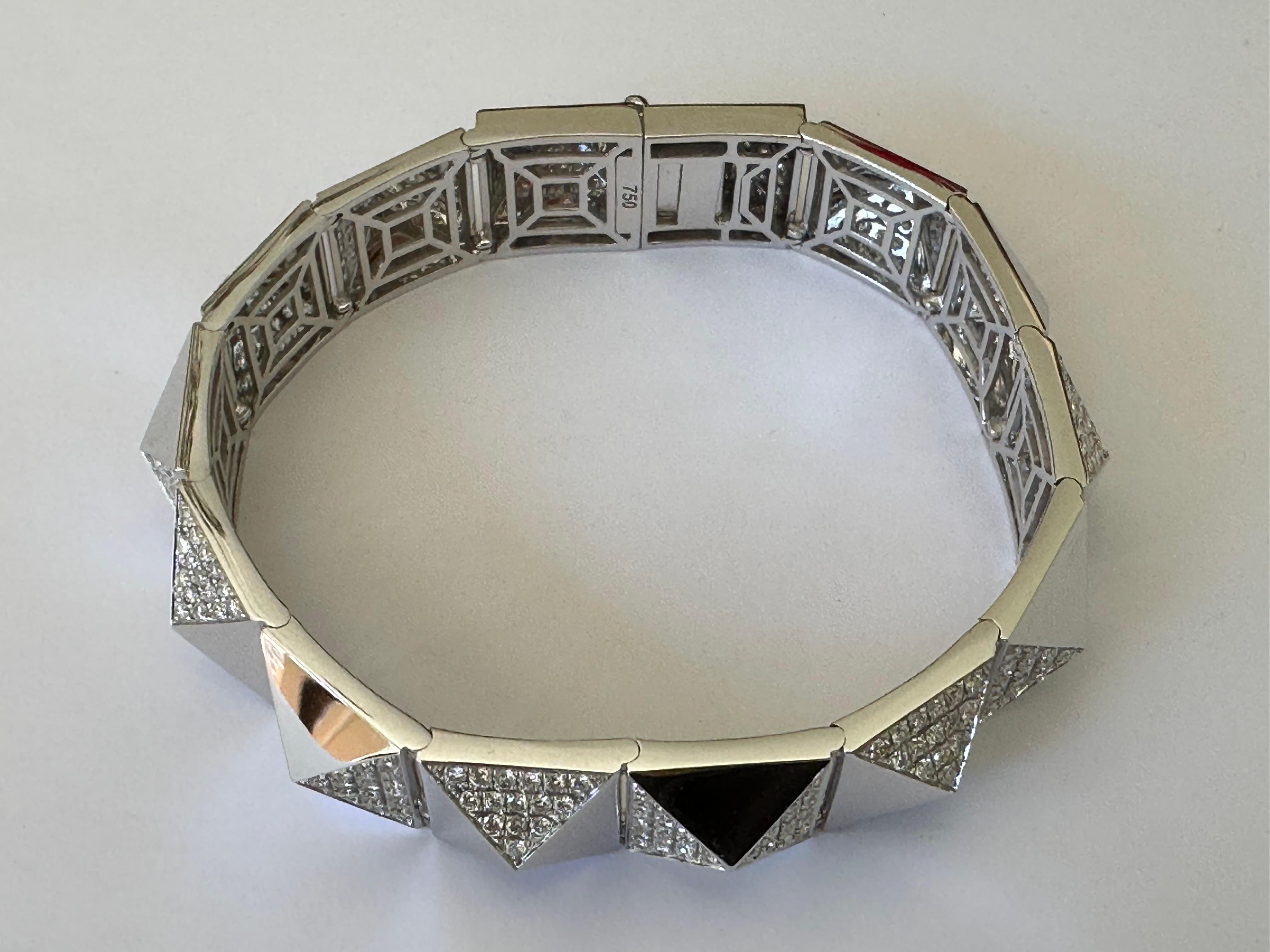 Brilliant Cut Estate 18K White Gold and Pave Diamond Pyramid Link Bracelet For Sale