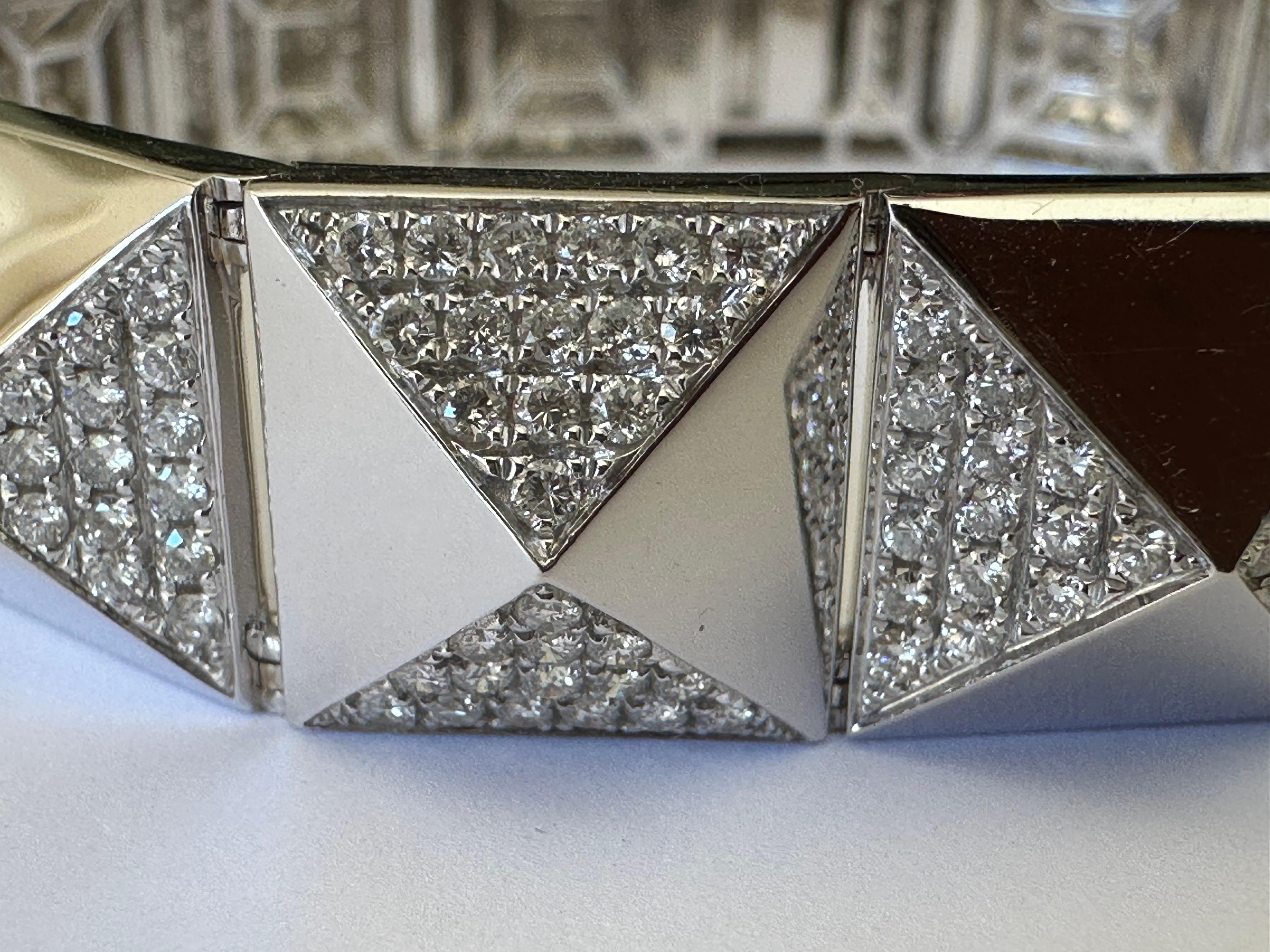 Estate 18K White Gold and Pave Diamond Pyramid Link Bracelet In Good Condition For Sale In Denver, CO