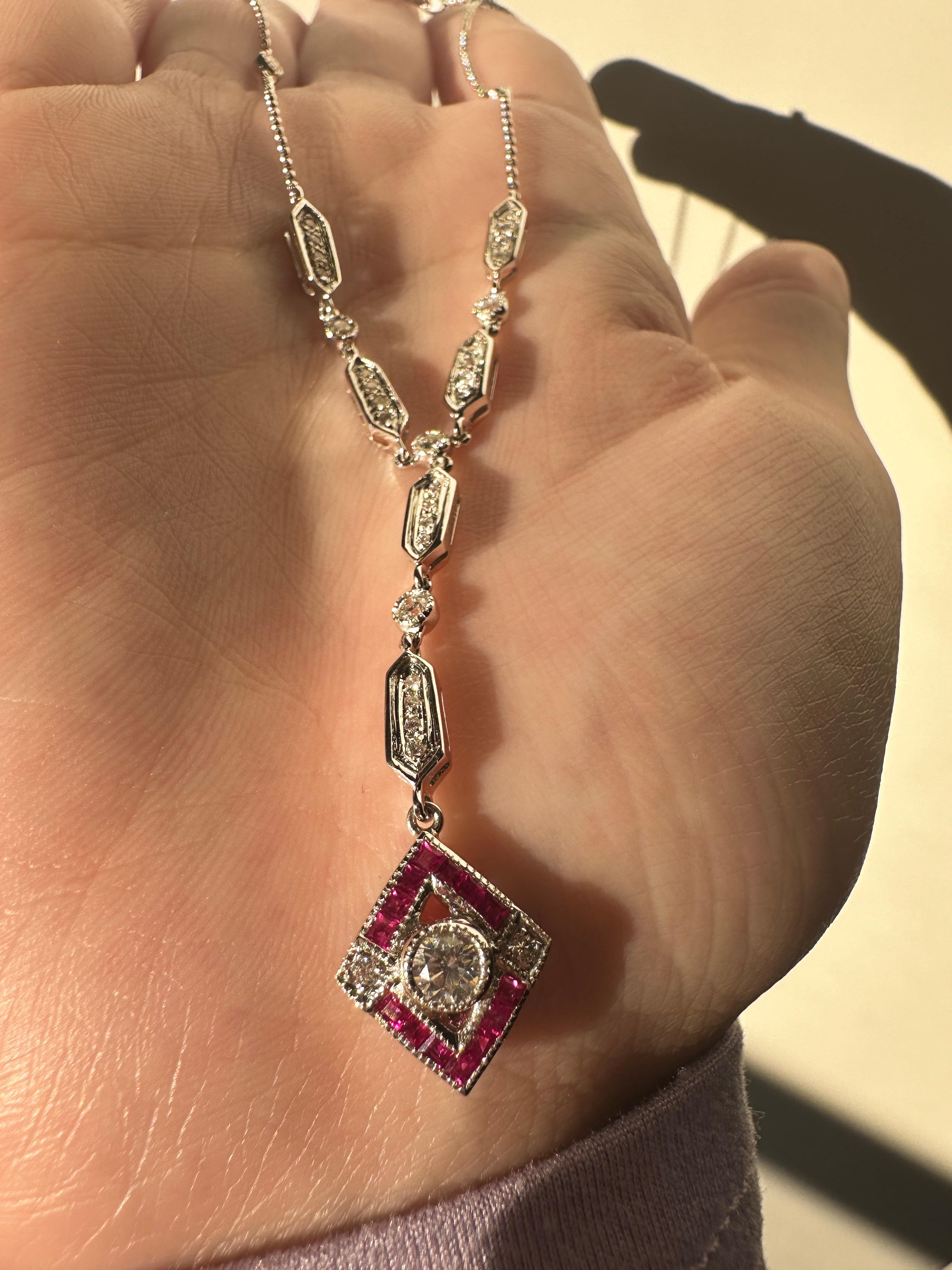 Estate Collier en Y en or blanc 18K avec diamants et rubis Bon état - En vente à New York, NY