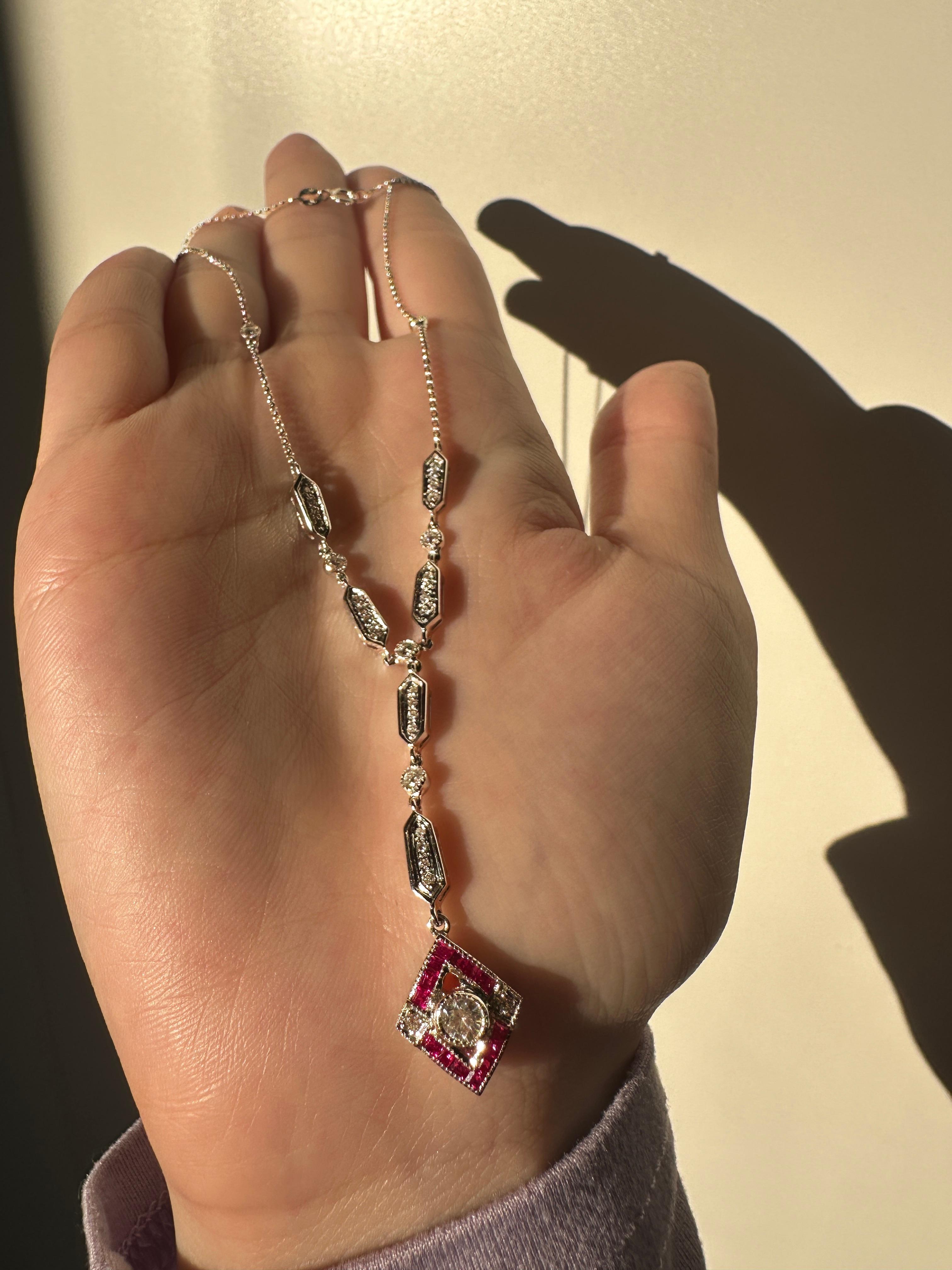 Estate Collier en Y en or blanc 18K avec diamants et rubis en vente 1