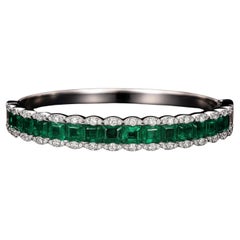 Pulsera ancha Estate de oro blanco de 18 quilates con diamantes y esmeralda colombiana