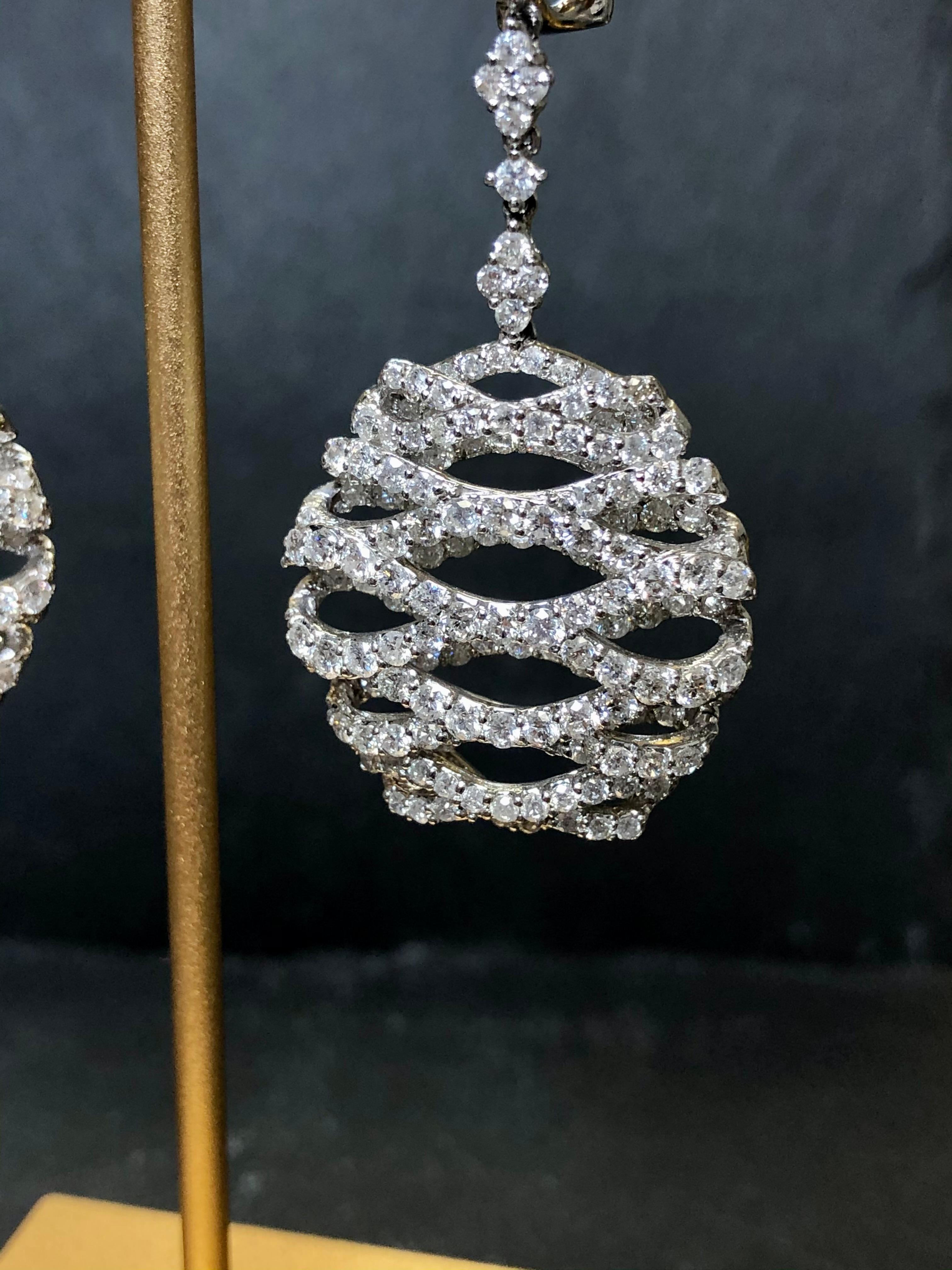 Round Cut Estate 18k White Gold Diamond Honeycomb Dangle Drop Lever Back Earrings 8cttw For Sale