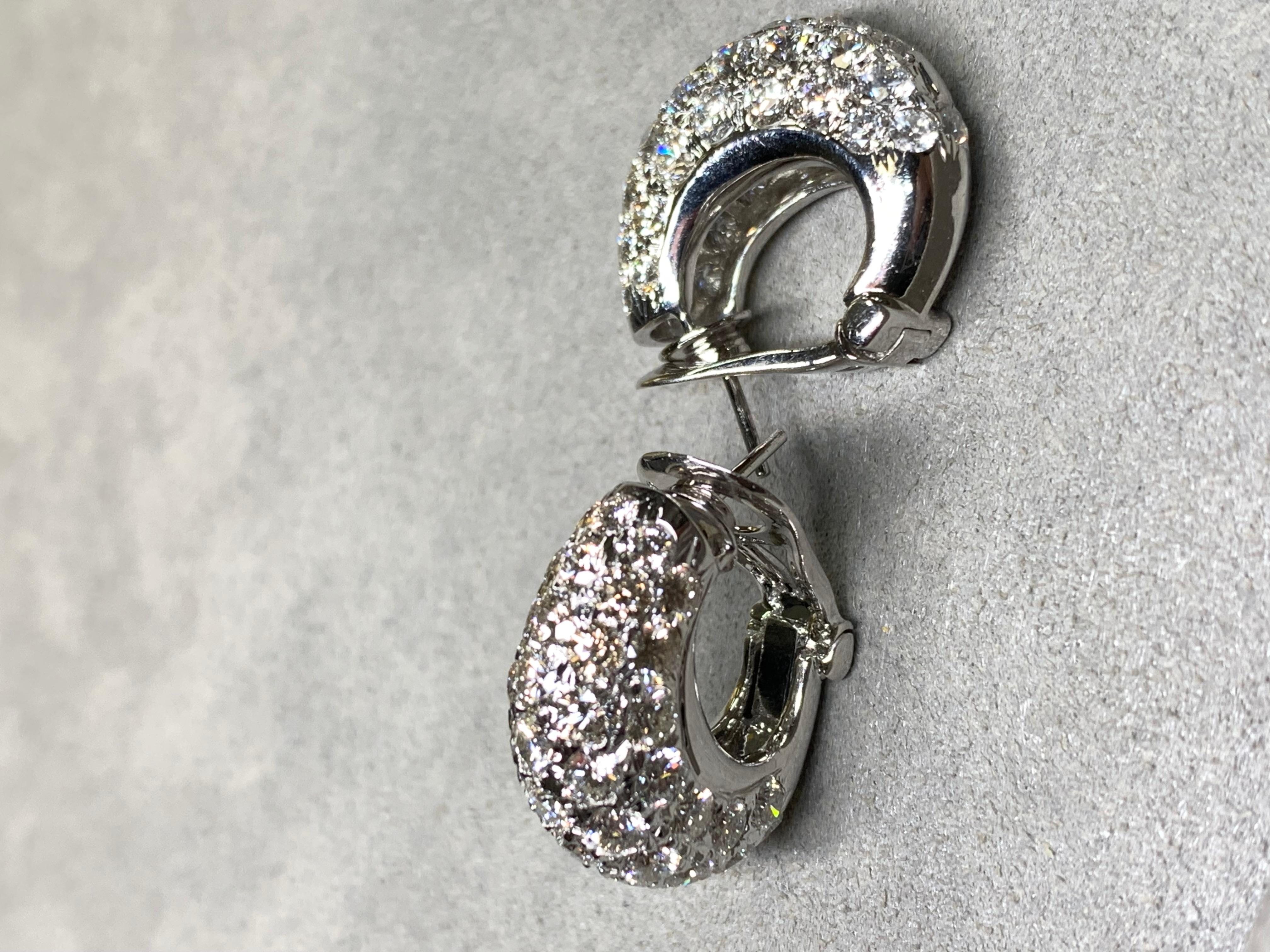 Women's or Men's Estate 18K White Gold Diamond J Hoop Shrimp Huggie Omega Back Earrings 9.50ctw For Sale