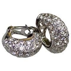Pendientes de oro blanco de 18 quilates con diamantes J Hoop Shrimp Huggie Omega Back 9,50 ctw